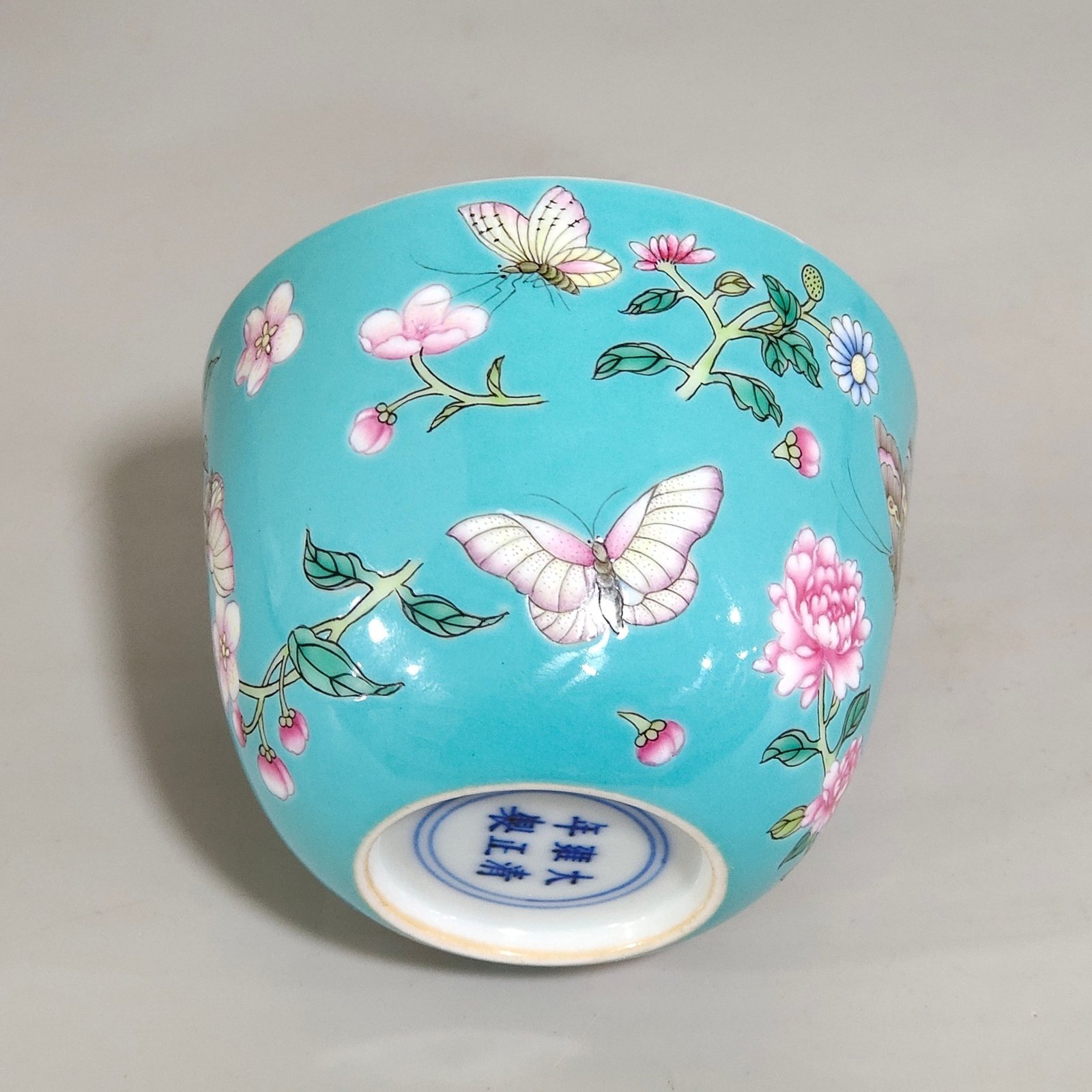 Qing Dynasty Yongzheng turquoise green butterfly cup