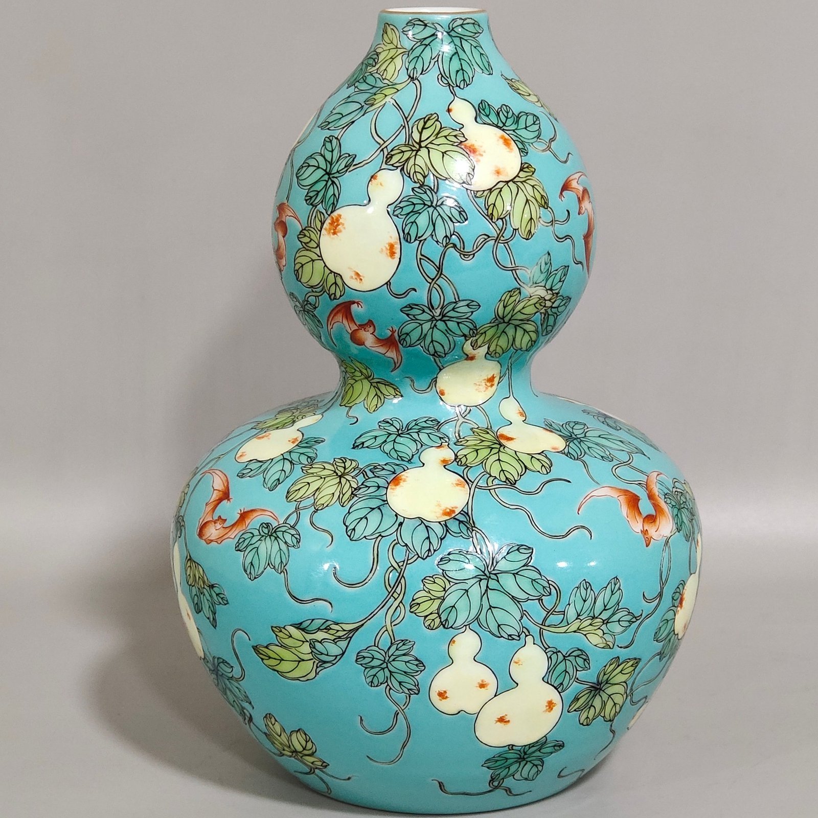 Qing Dynasty Yongzheng turquoise green glazed gourd vase with many children