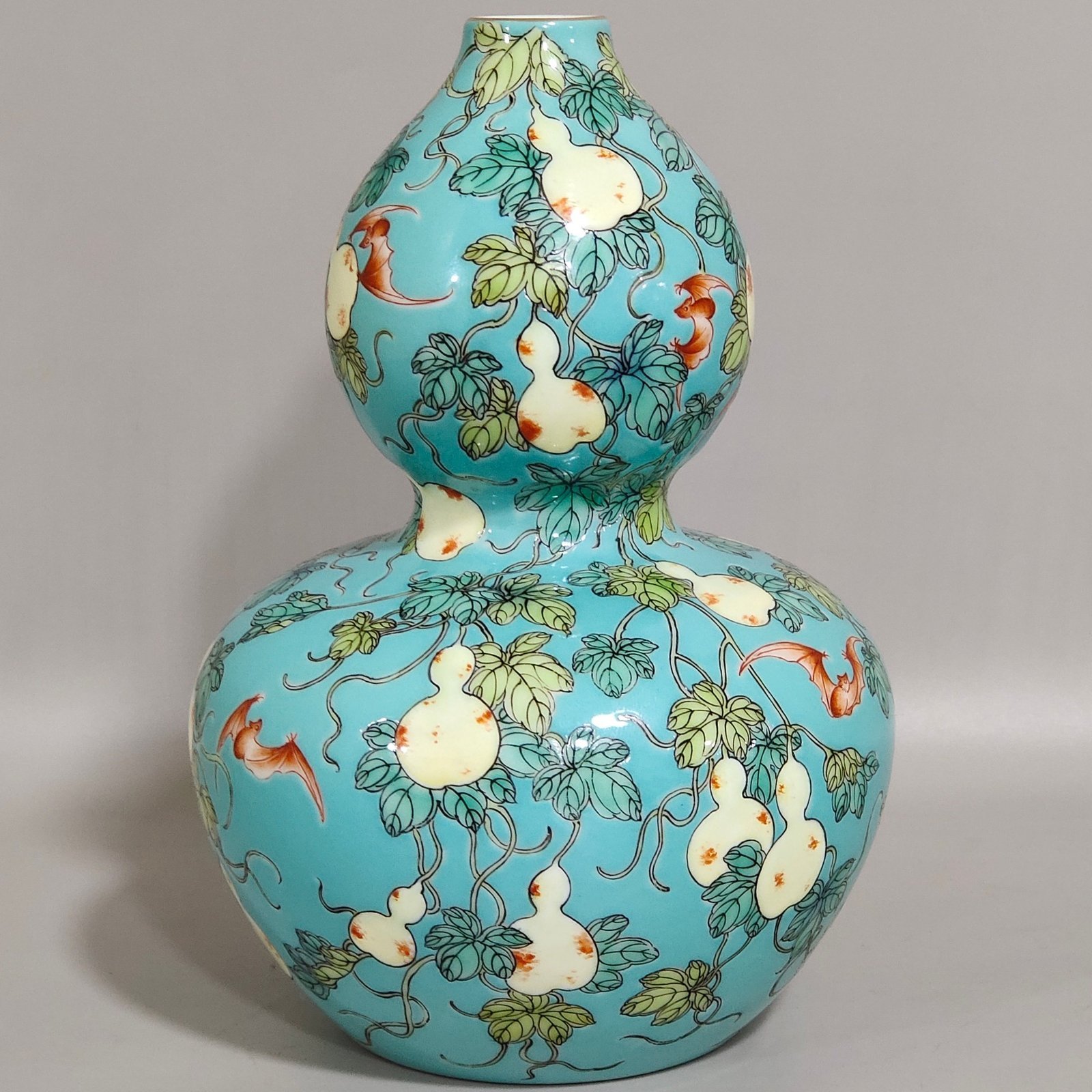 Qing Dynasty Yongzheng turquoise green glazed gourd vase with many children