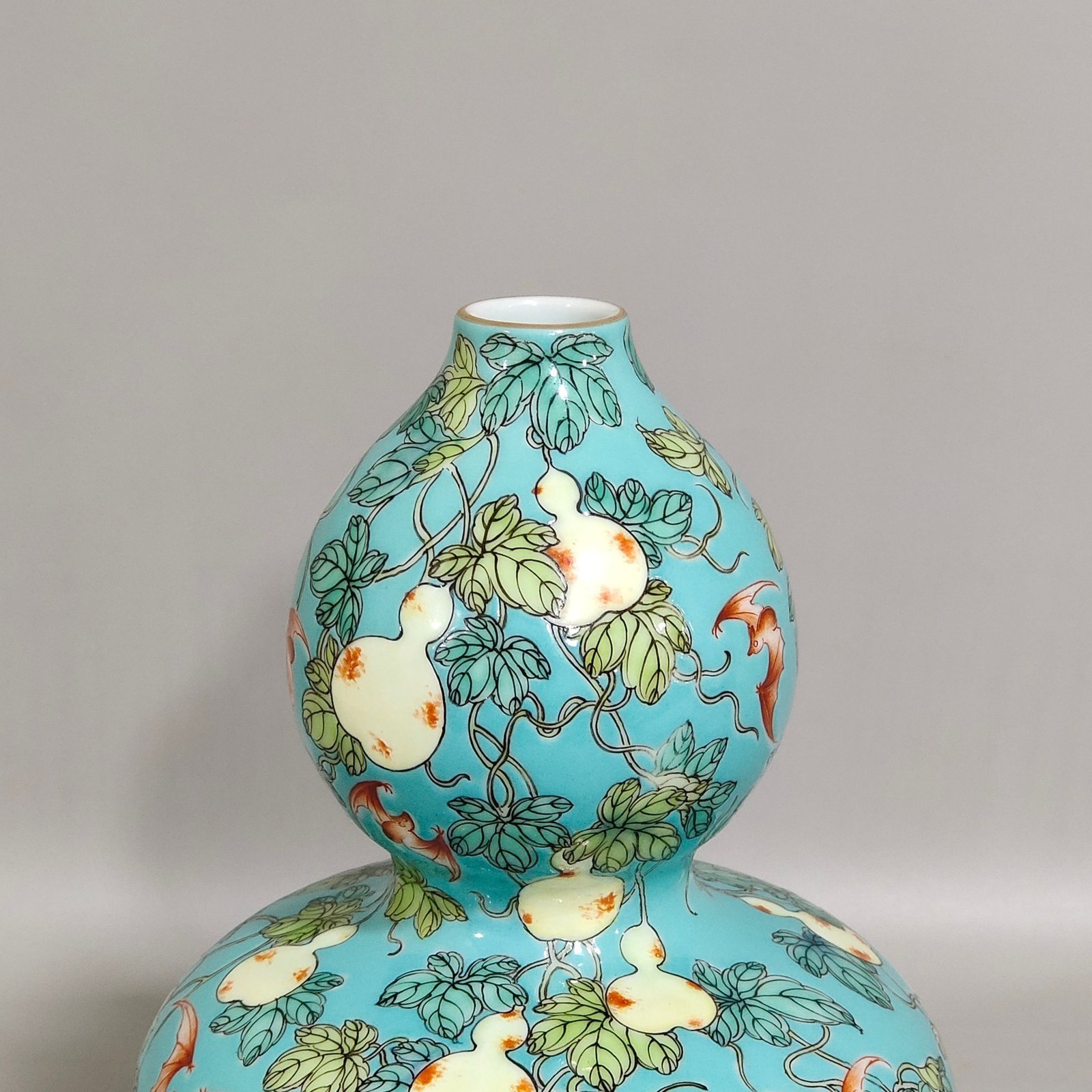 Qing Dynasty Yongzheng turquoise green glazed gourd vase with many children