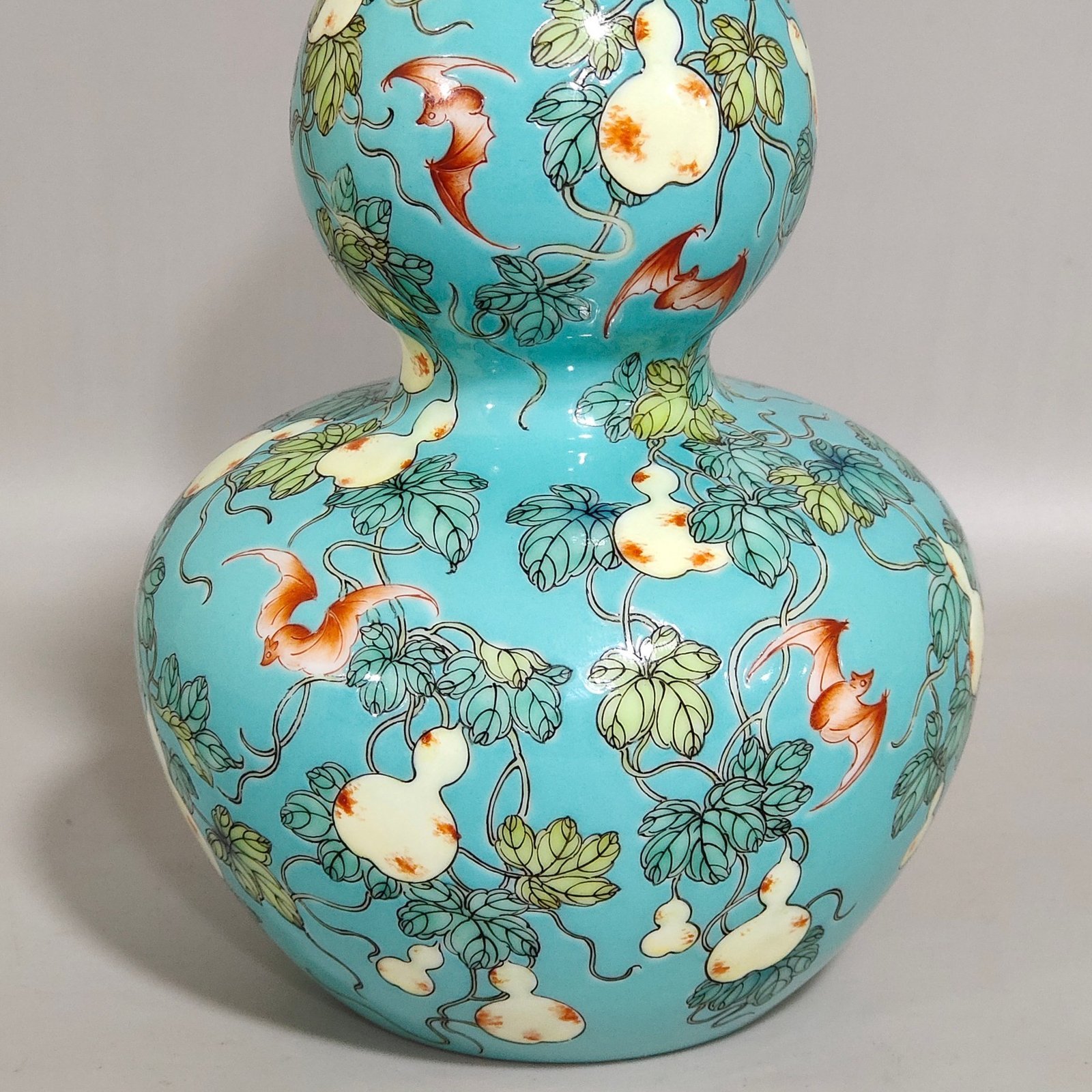 Qing Dynasty Yongzheng turquoise green glazed gourd vase with many children