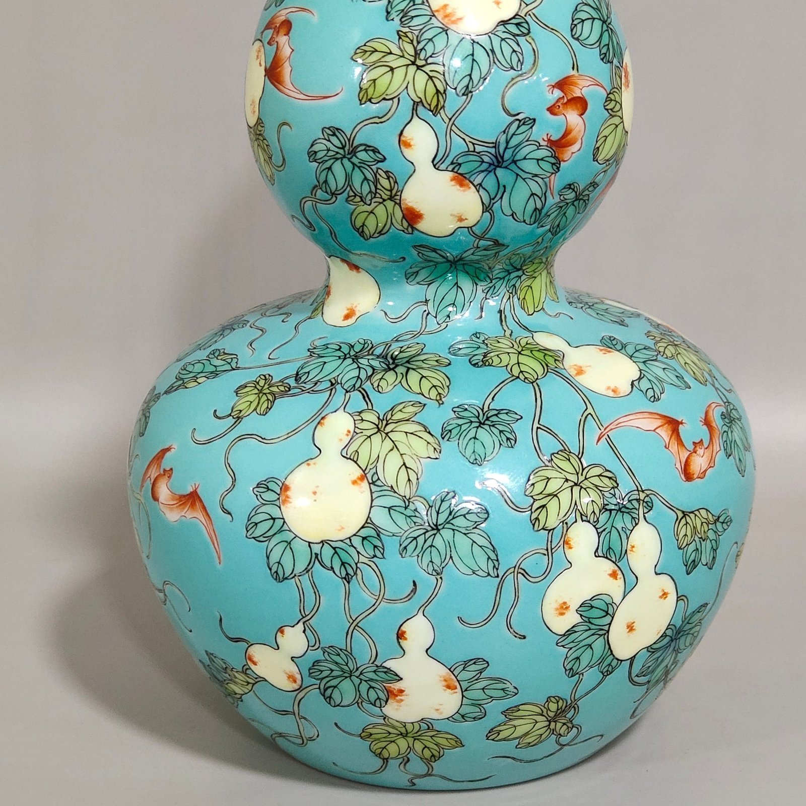 Qing Dynasty Yongzheng turquoise green glazed gourd vase with many children