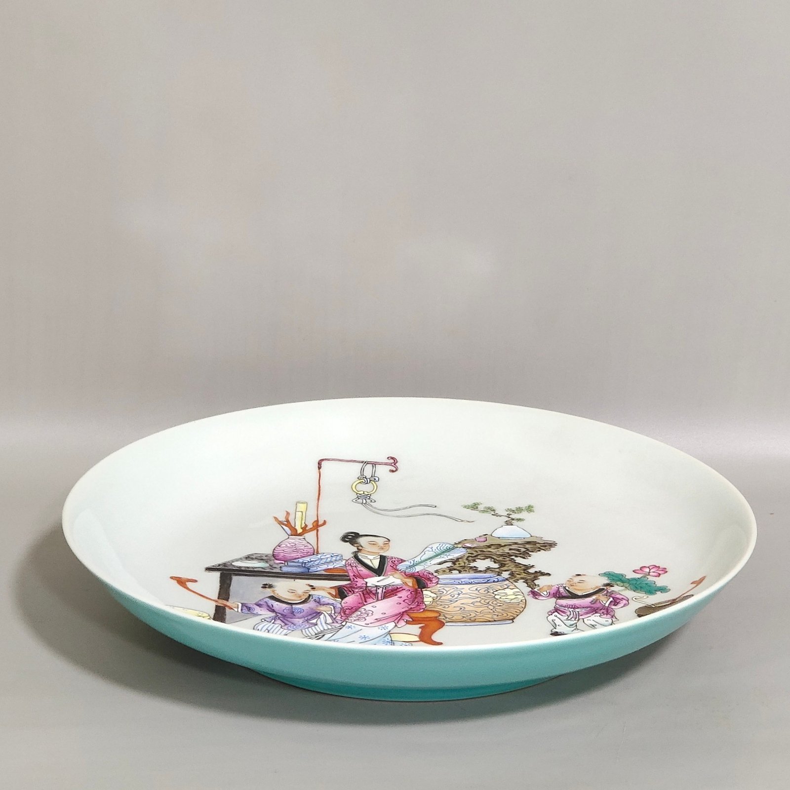 Qing Dynasty Yongzheng turquoise green glaze godson picture plate