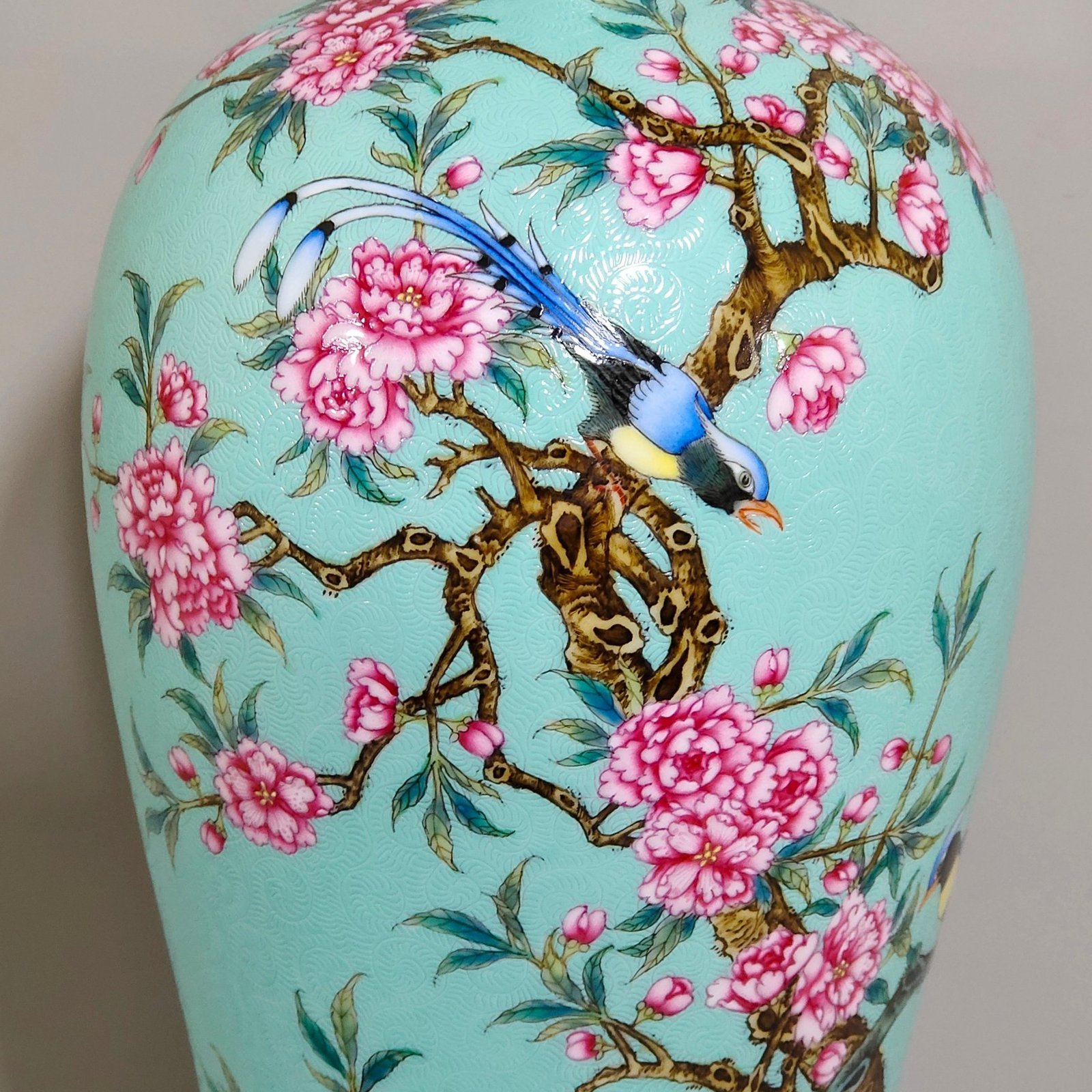 Qing Dynasty Yongzheng turquoise green glaze rolled plum vase