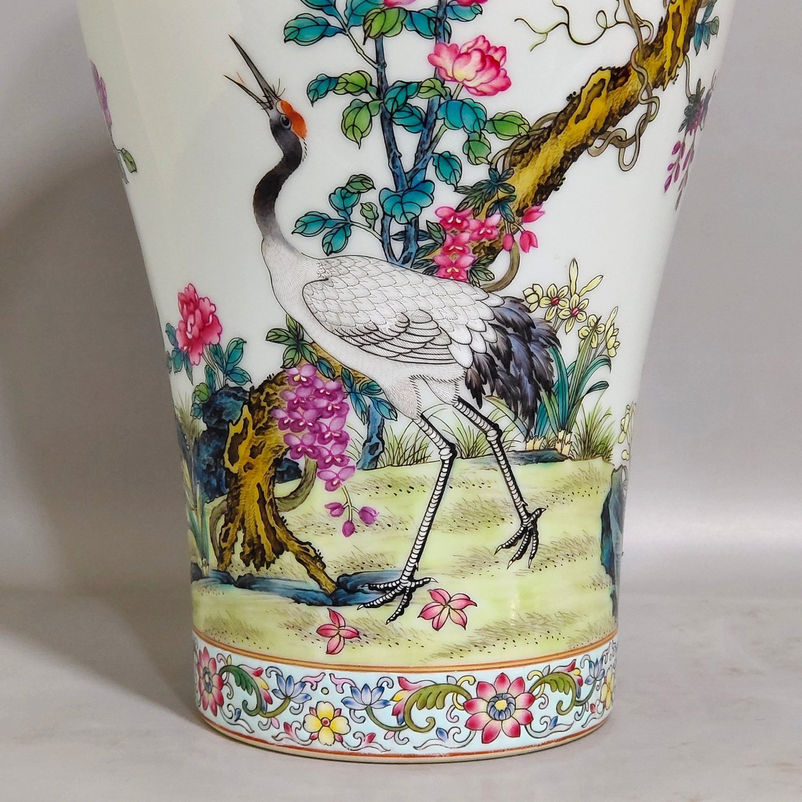 Qing Dynasty Yongzheng Songhe Yannian plum vase
