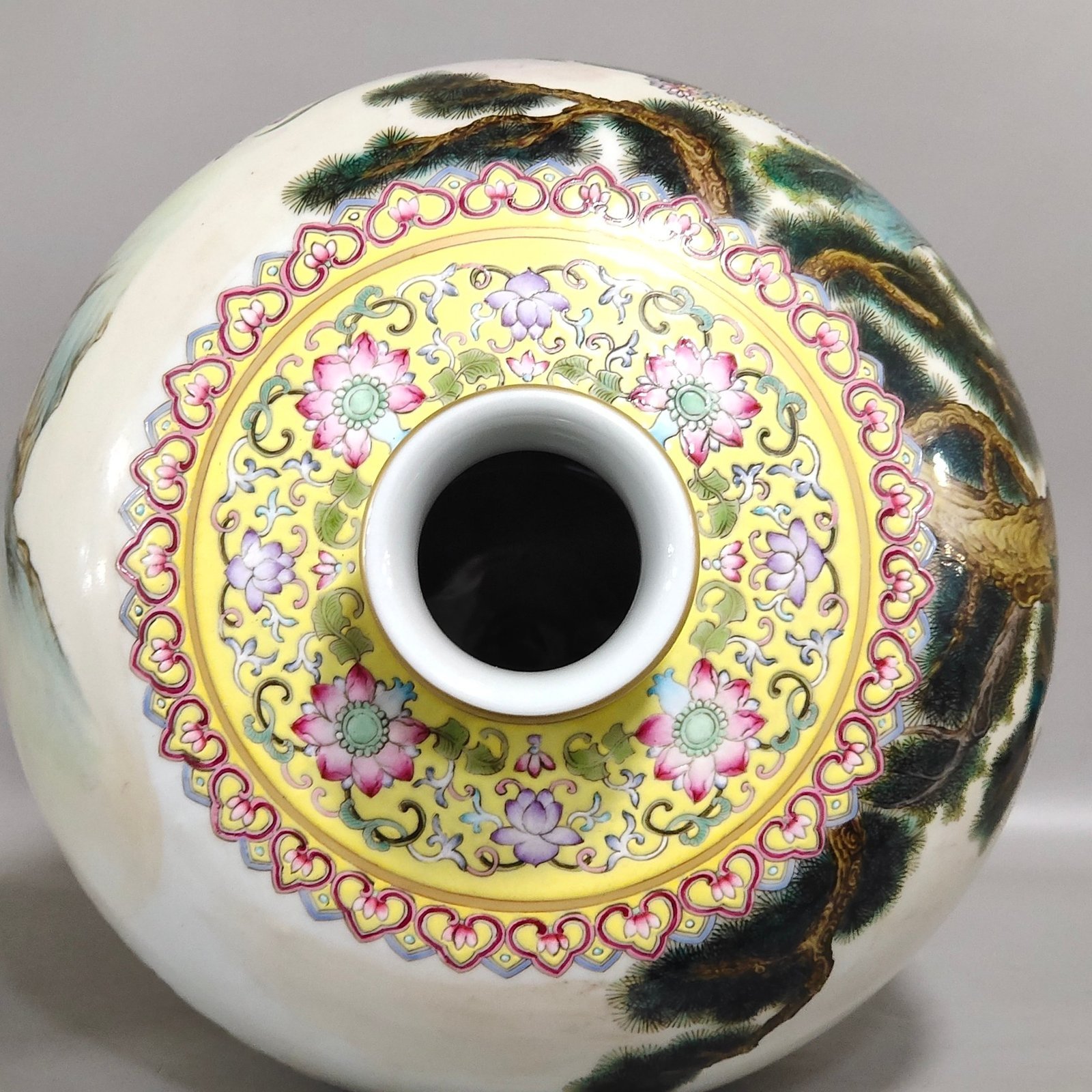Qing Dynasty Yongzheng Song Deer poem poem plum vase
