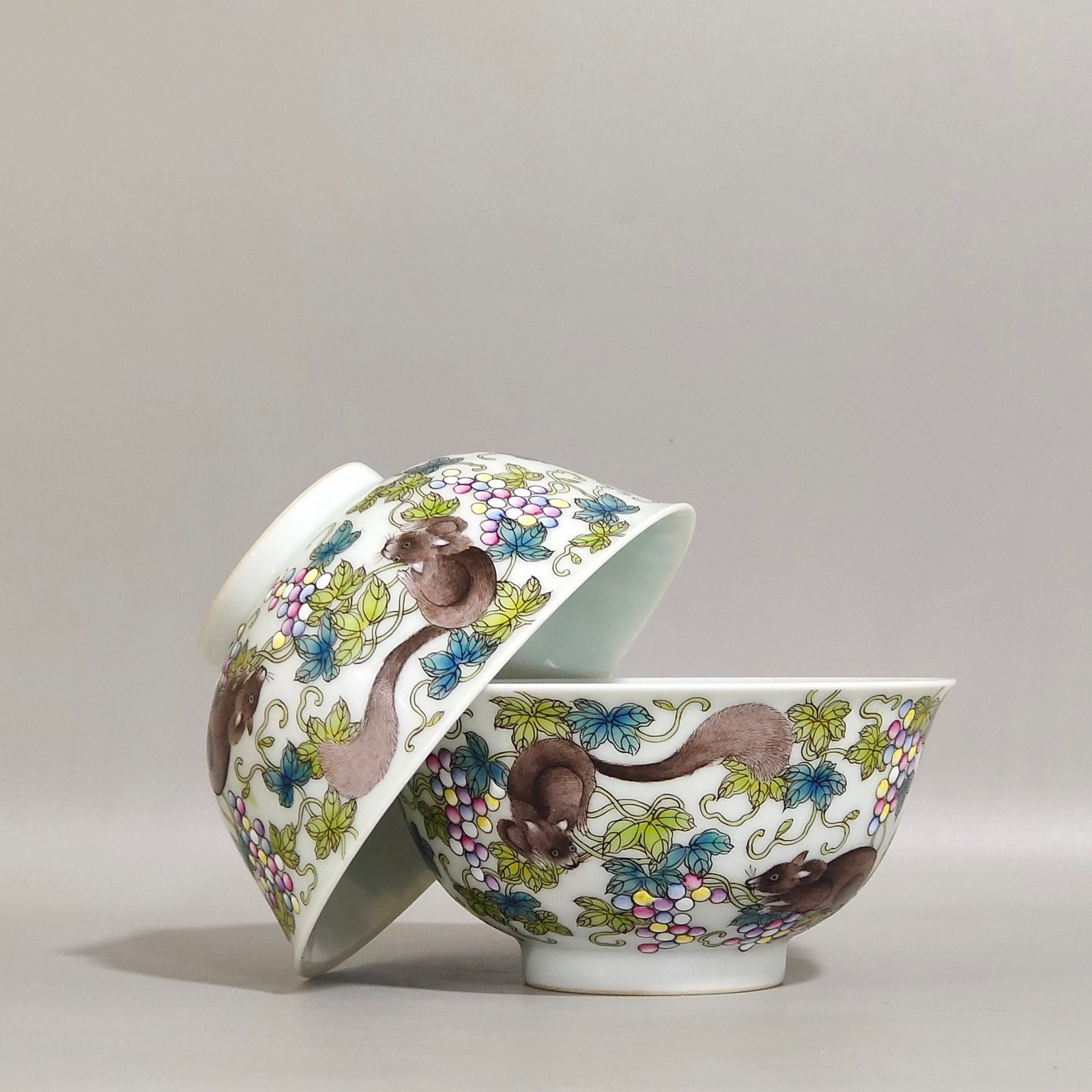 Qing Dynasty Yongzheng Painted cup with squirrel eating grapes