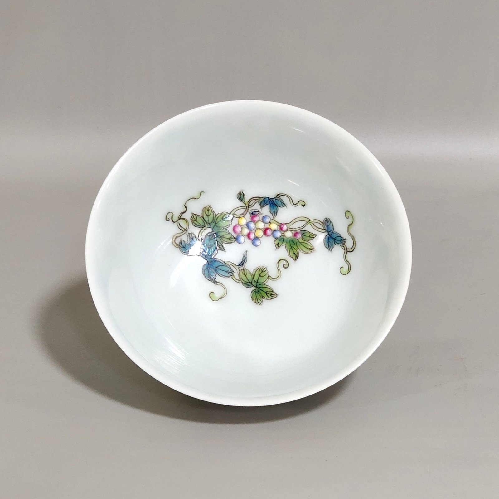 Qing Dynasty Yongzheng Painted cup with squirrel eating grapes