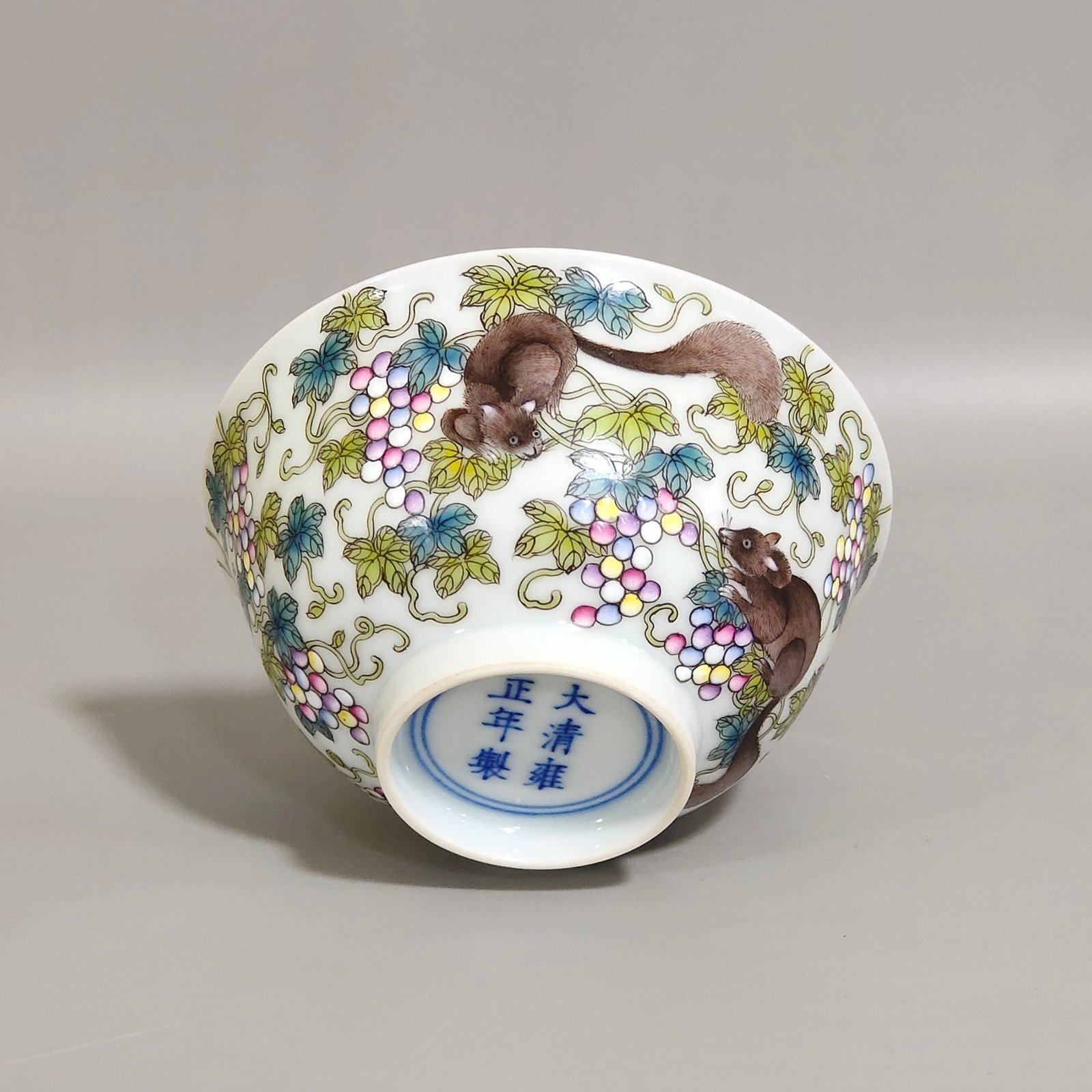 Qing Dynasty Yongzheng Painted cup with squirrel eating grapes