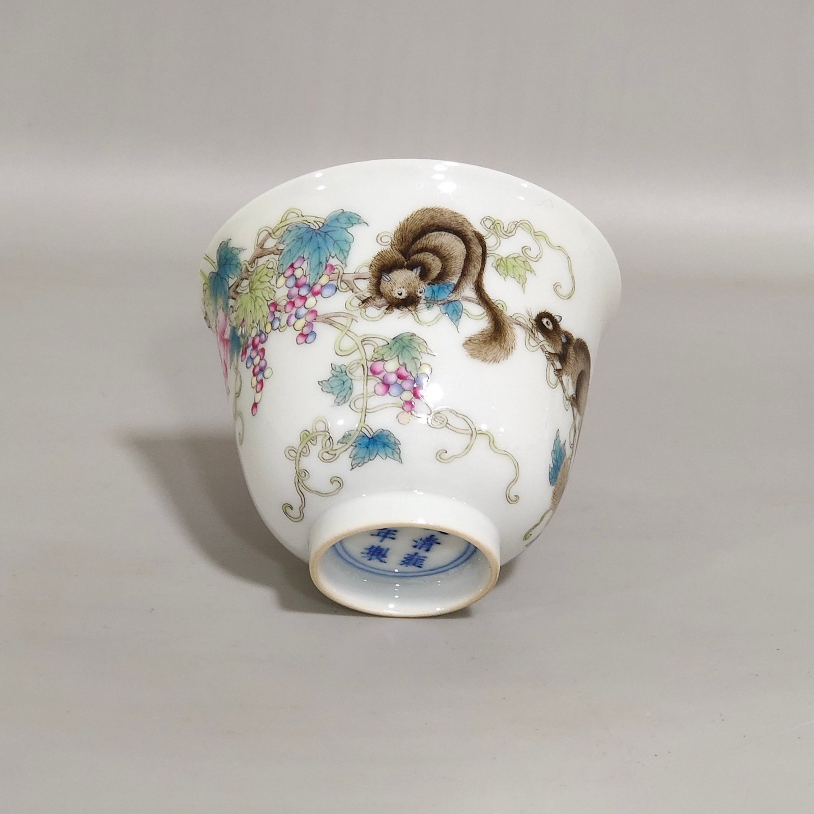 Qing Dynasty Yongzheng squirrel grape cup
