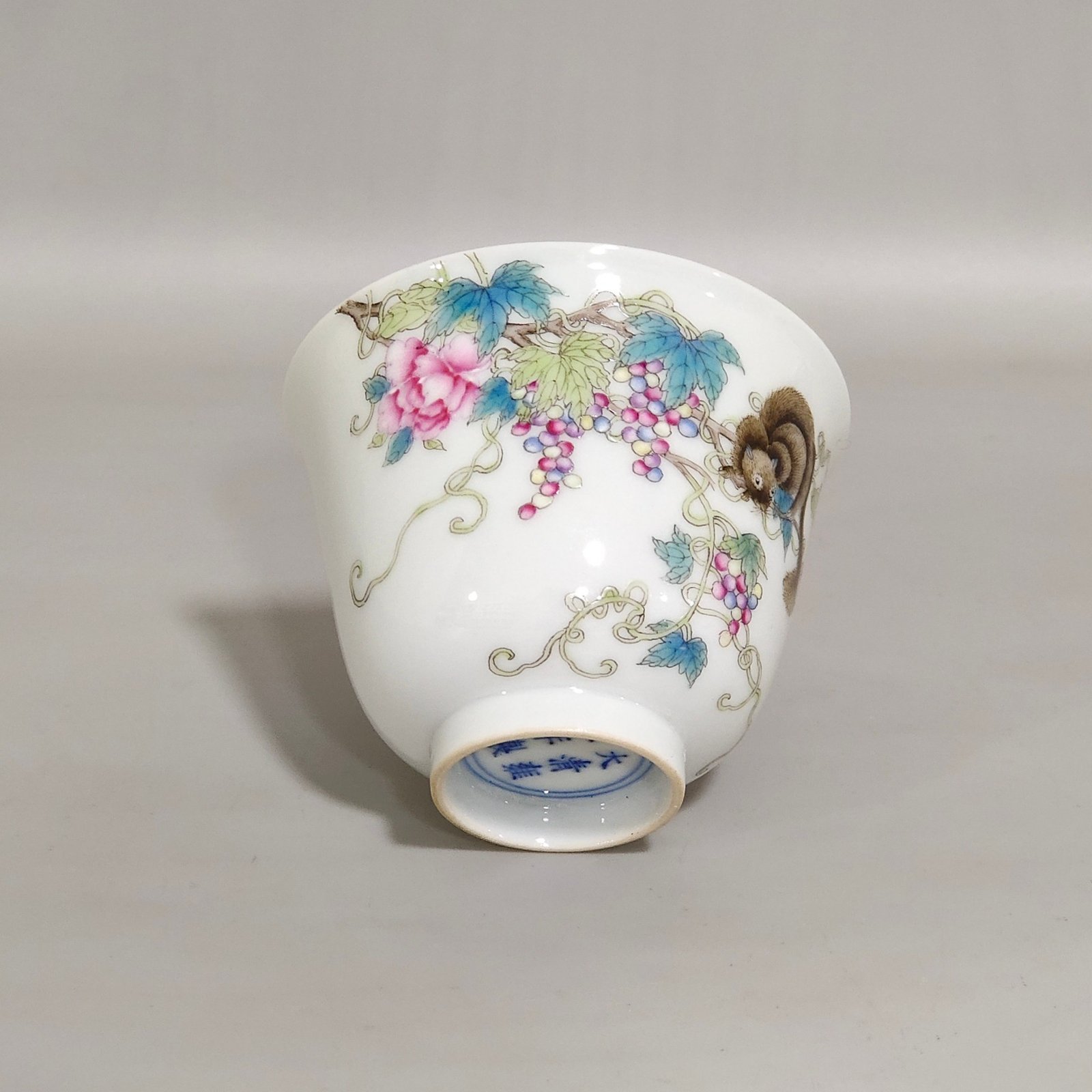 Qing Dynasty Yongzheng squirrel grape cup