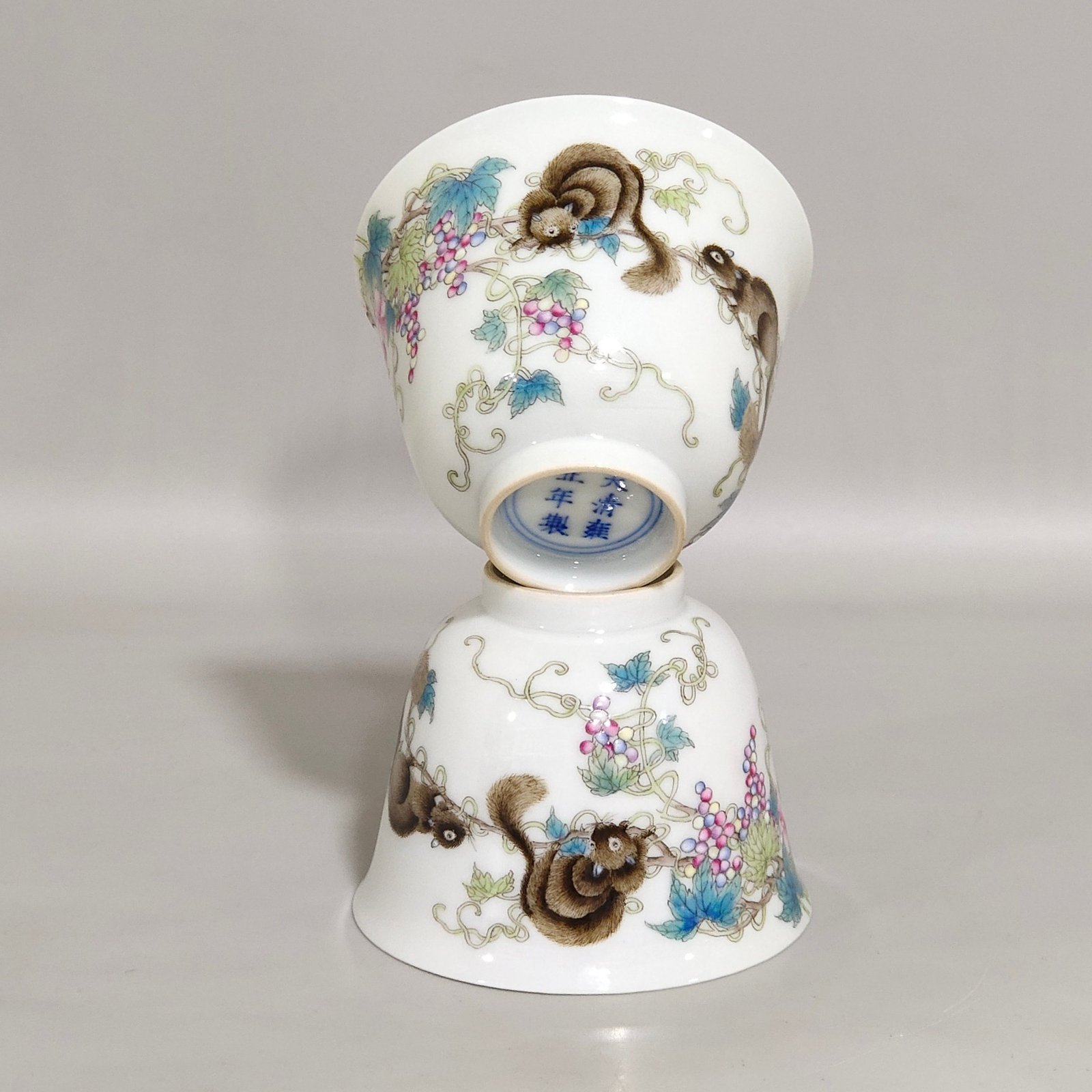 Qing Dynasty Yongzheng squirrel grape cup
