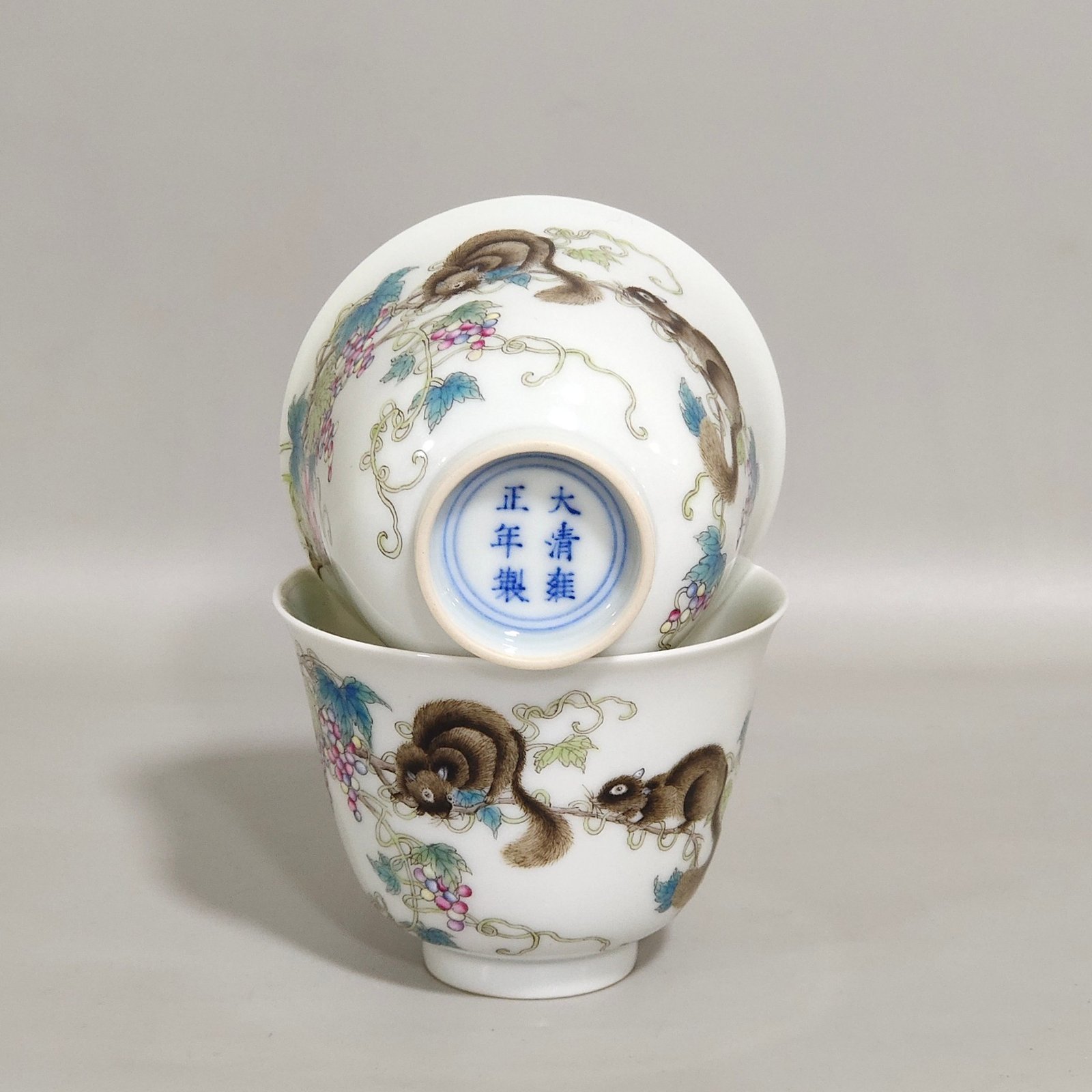 Qing Dynasty Yongzheng squirrel grape cup