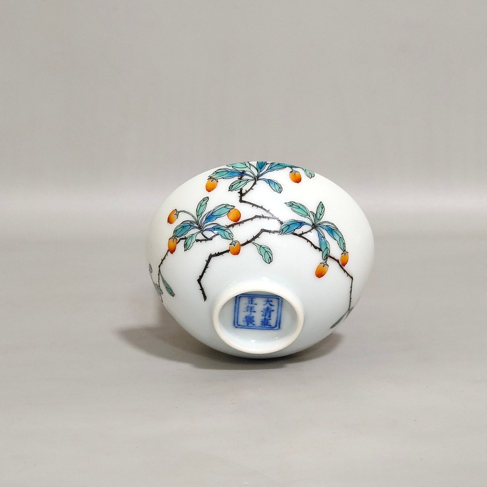 Qing Dynasty Yongzheng wolfberry flower over the wall butterfly cup