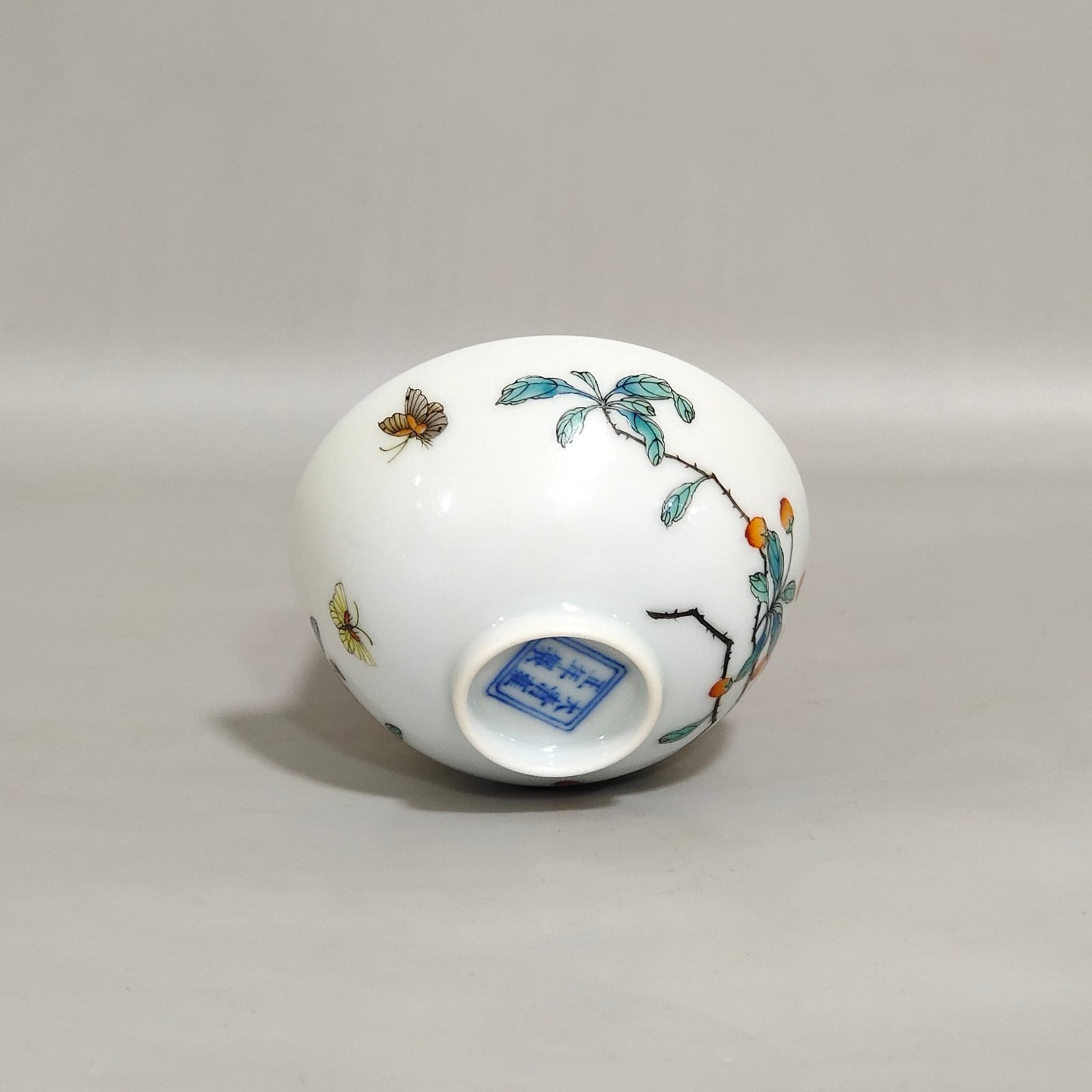Qing Dynasty Yongzheng wolfberry flower over the wall butterfly cup