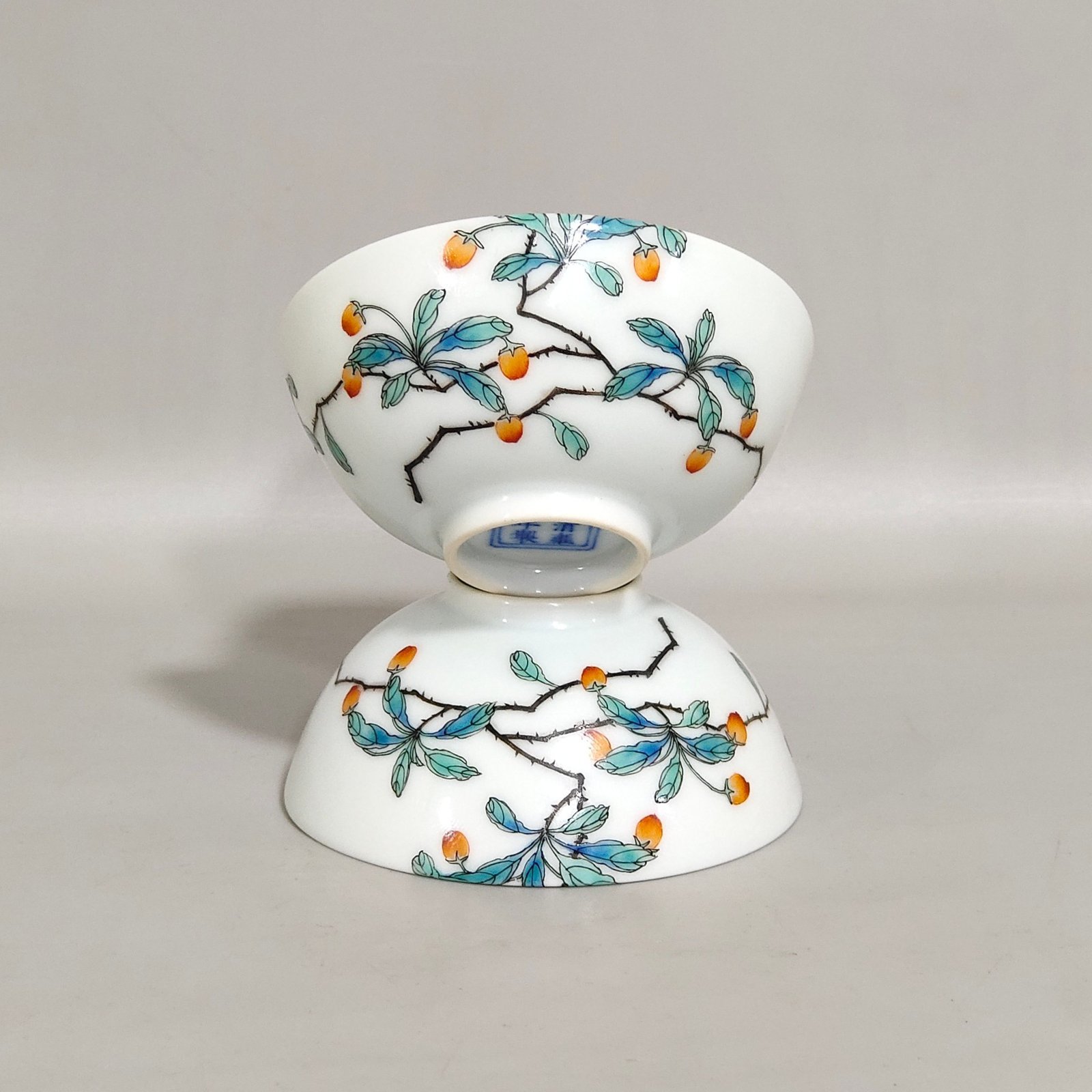 Qing Dynasty Yongzheng wolfberry flower over the wall butterfly cup