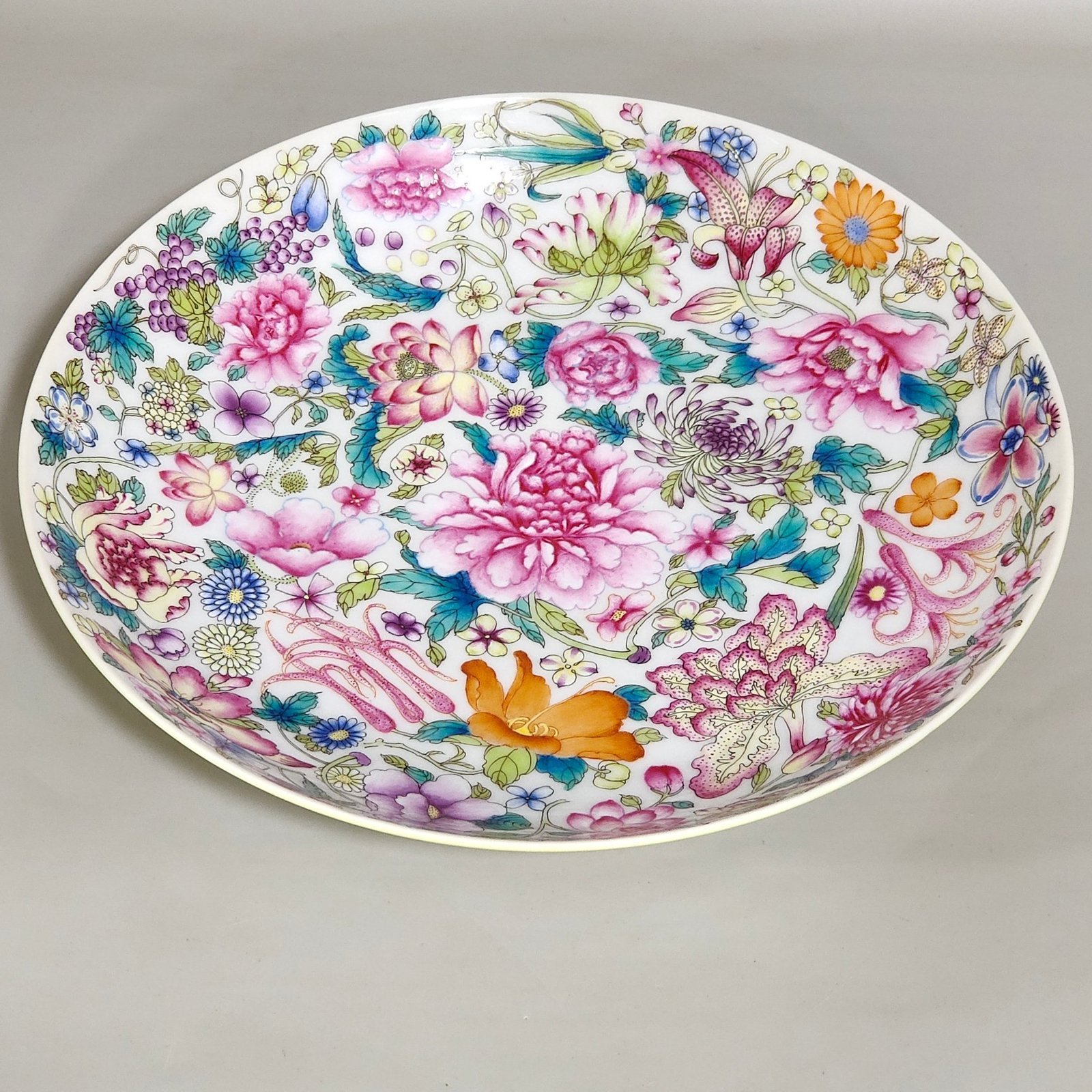 Qing Dynasty Yongzheng lemon yellow flowers do not fall on the ground