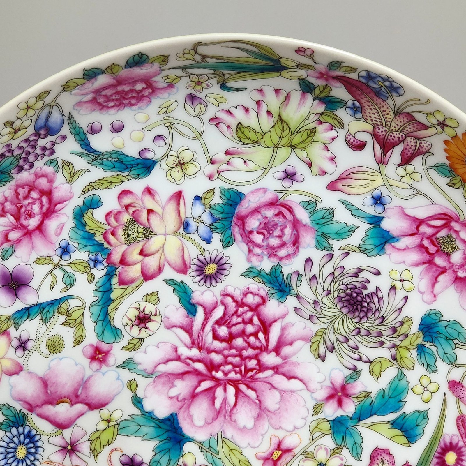 Qing Dynasty Yongzheng lemon yellow flowers do not fall on the ground