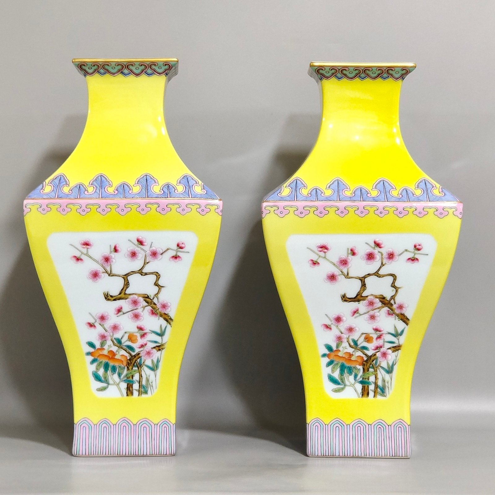 Qing Dynasty Yongzheng lemon yellow flower poem square vase