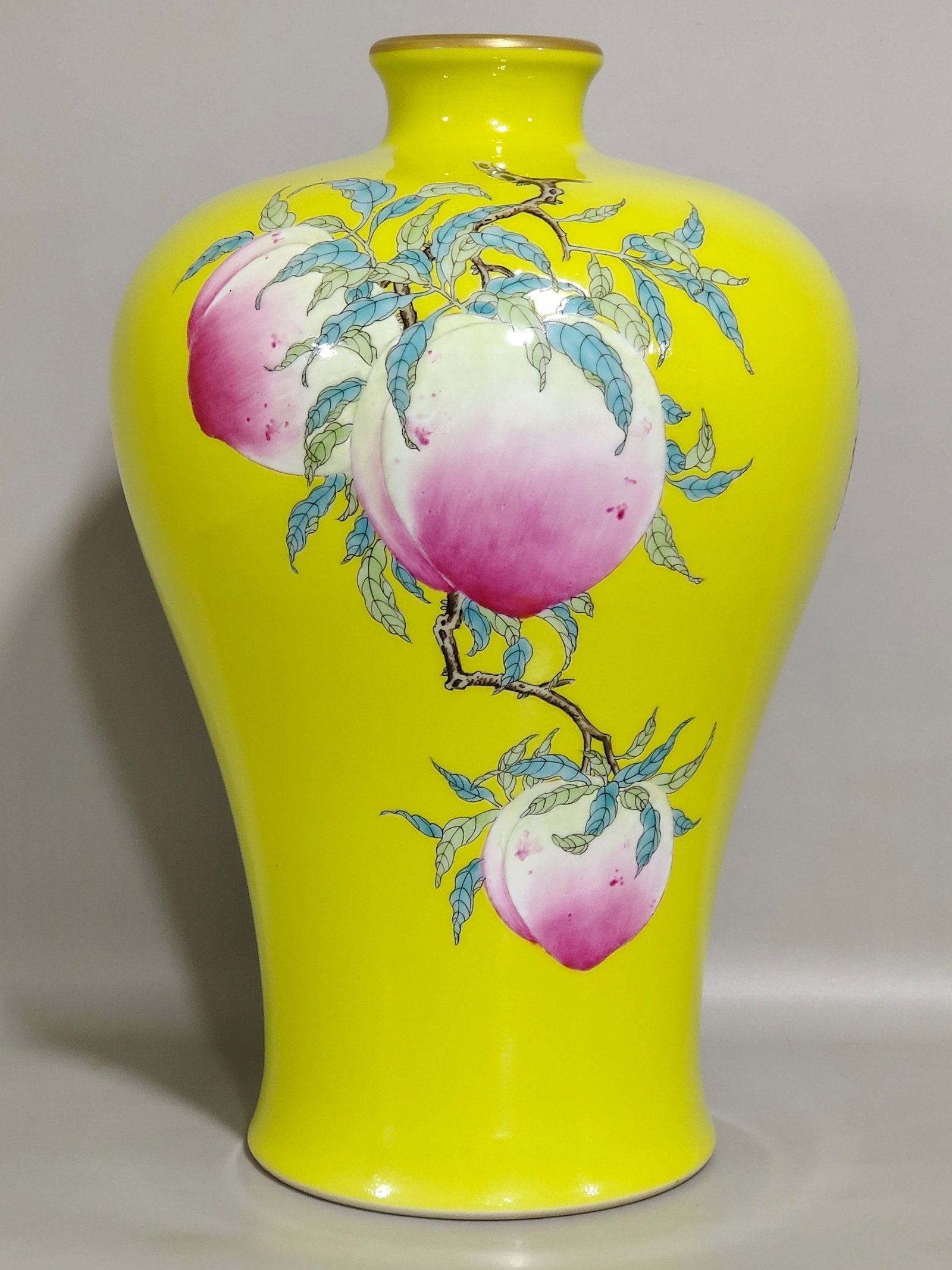 Qing Dynasty Yongzheng lemon yellow glazed Sanduomei vase