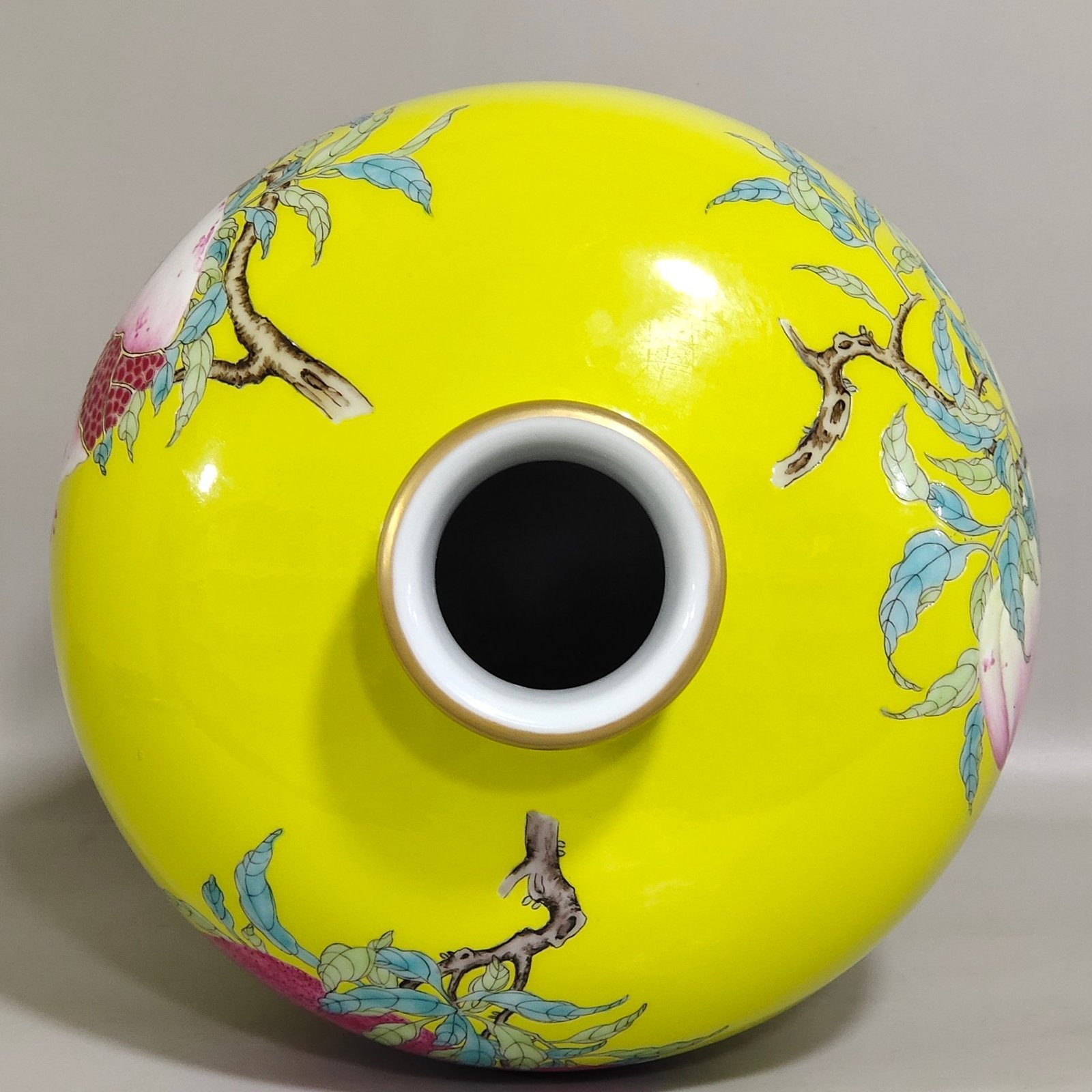 Qing Dynasty Yongzheng lemon yellow glazed Sanduomei vase