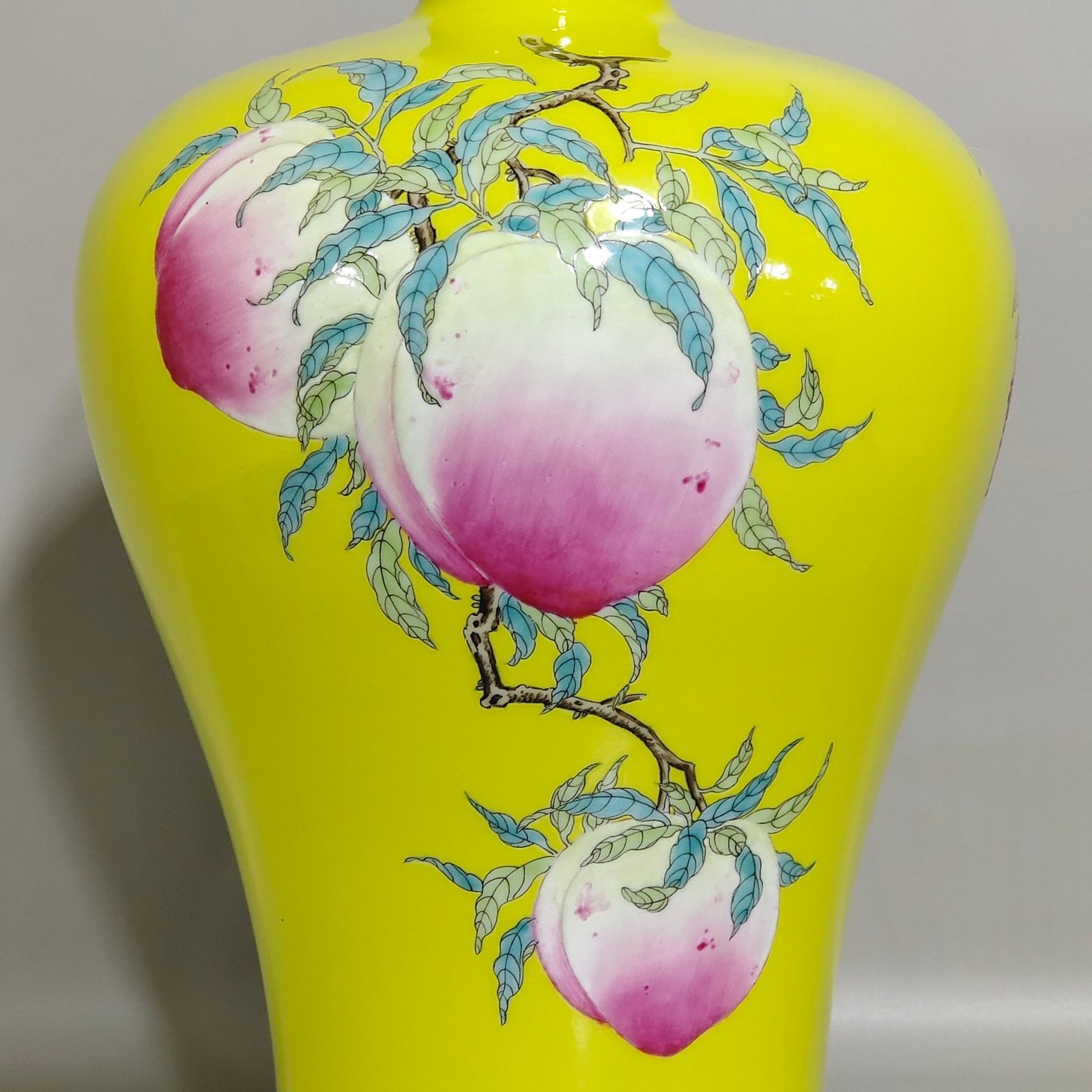 Qing Dynasty Yongzheng lemon yellow glazed Sanduomei vase