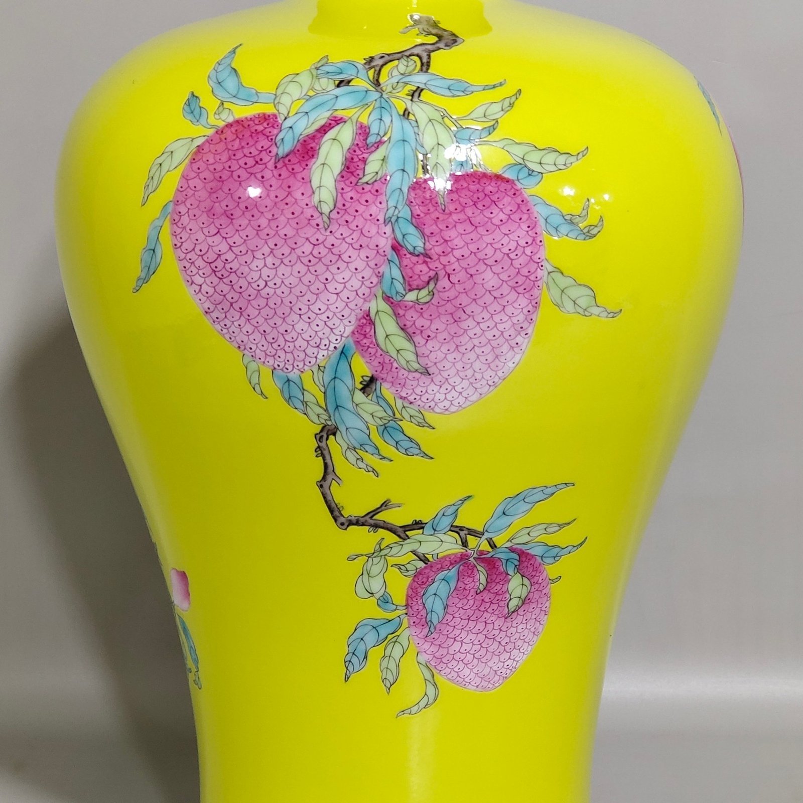 Qing Dynasty Yongzheng lemon yellow glazed Sanduomei vase