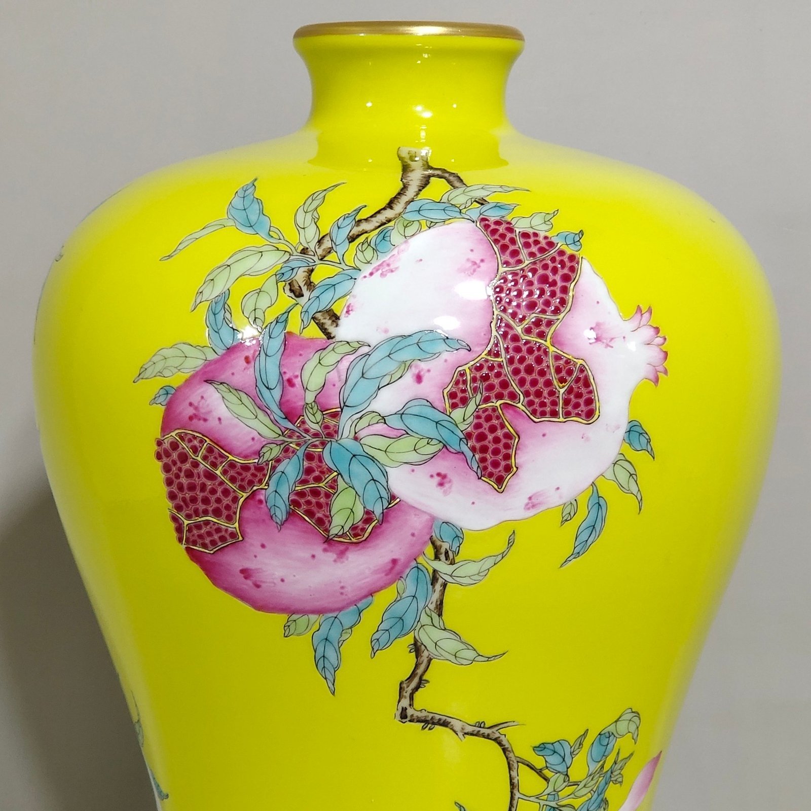 Qing Dynasty Yongzheng lemon yellow glazed Sanduomei vase