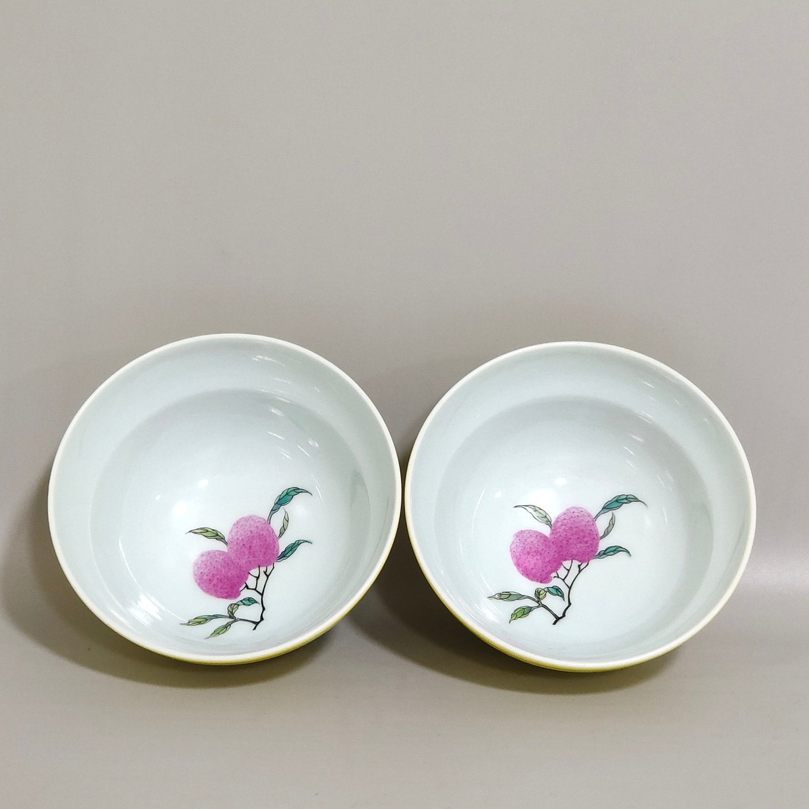 Qing Dynasty Yongzheng lemon yellow glaze folding cup with interior painting