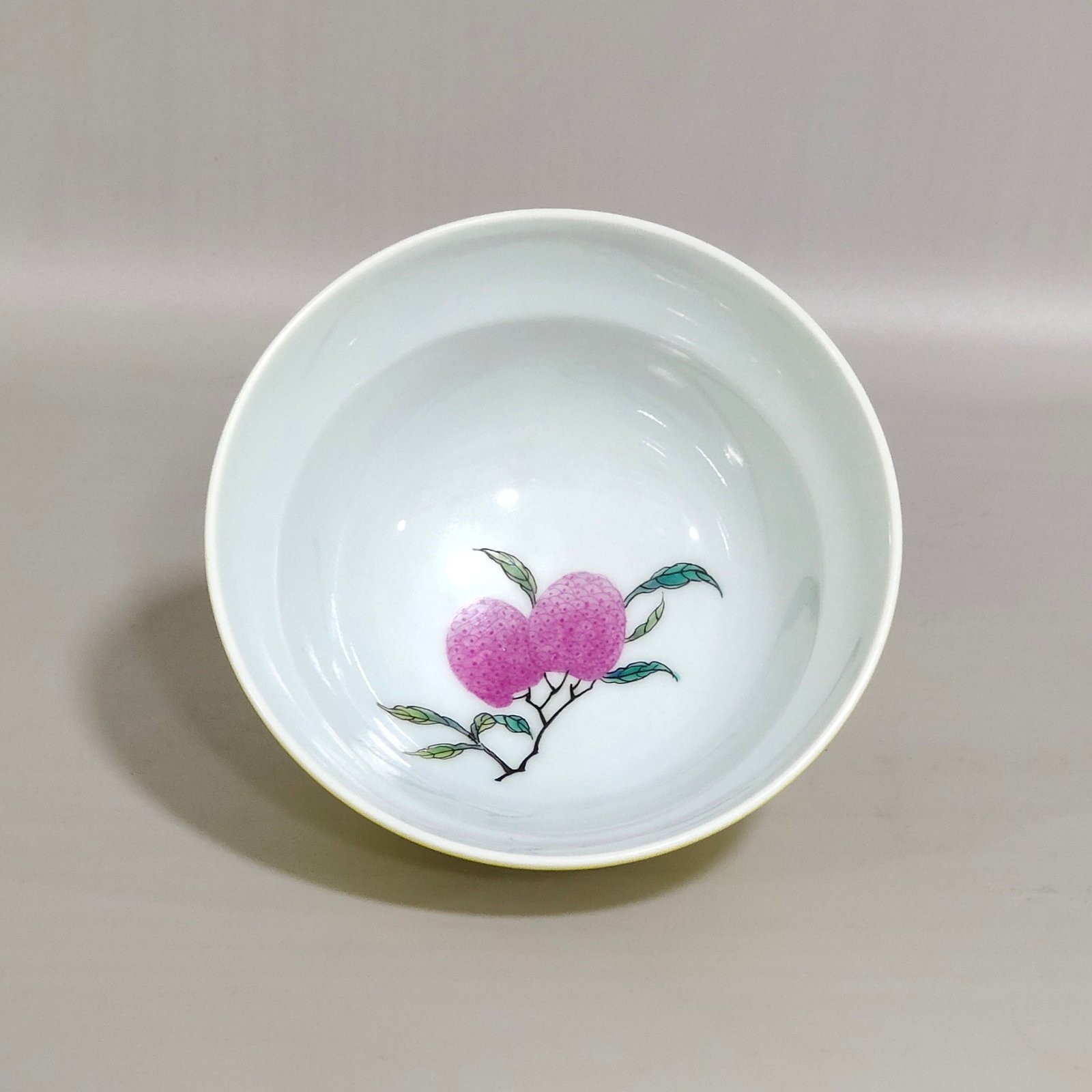 Qing Dynasty Yongzheng lemon yellow glaze folding cup with interior painting
