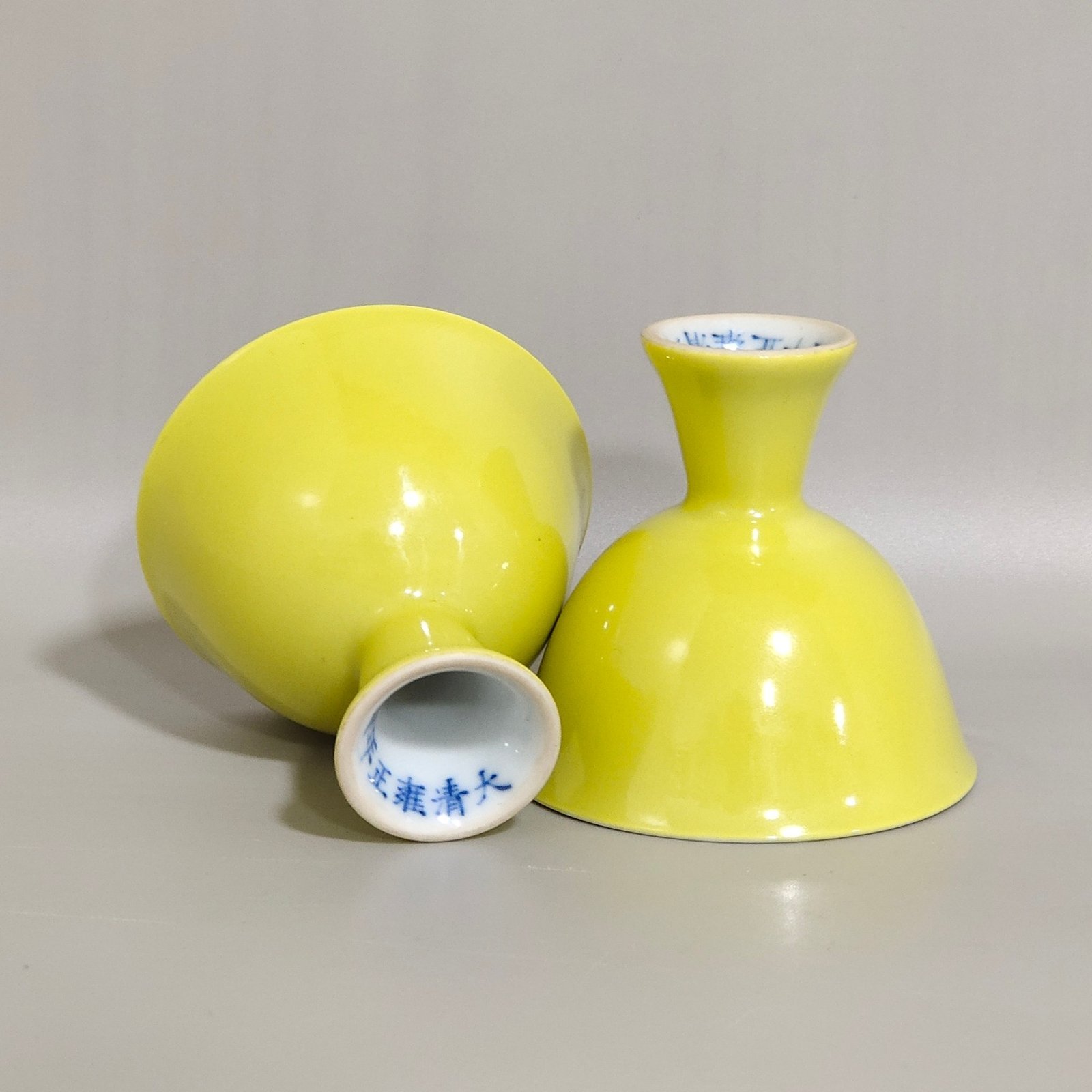 Qing Dynasty Yongzheng lemon yellow glaze goblet with lotus and kingfisher inside