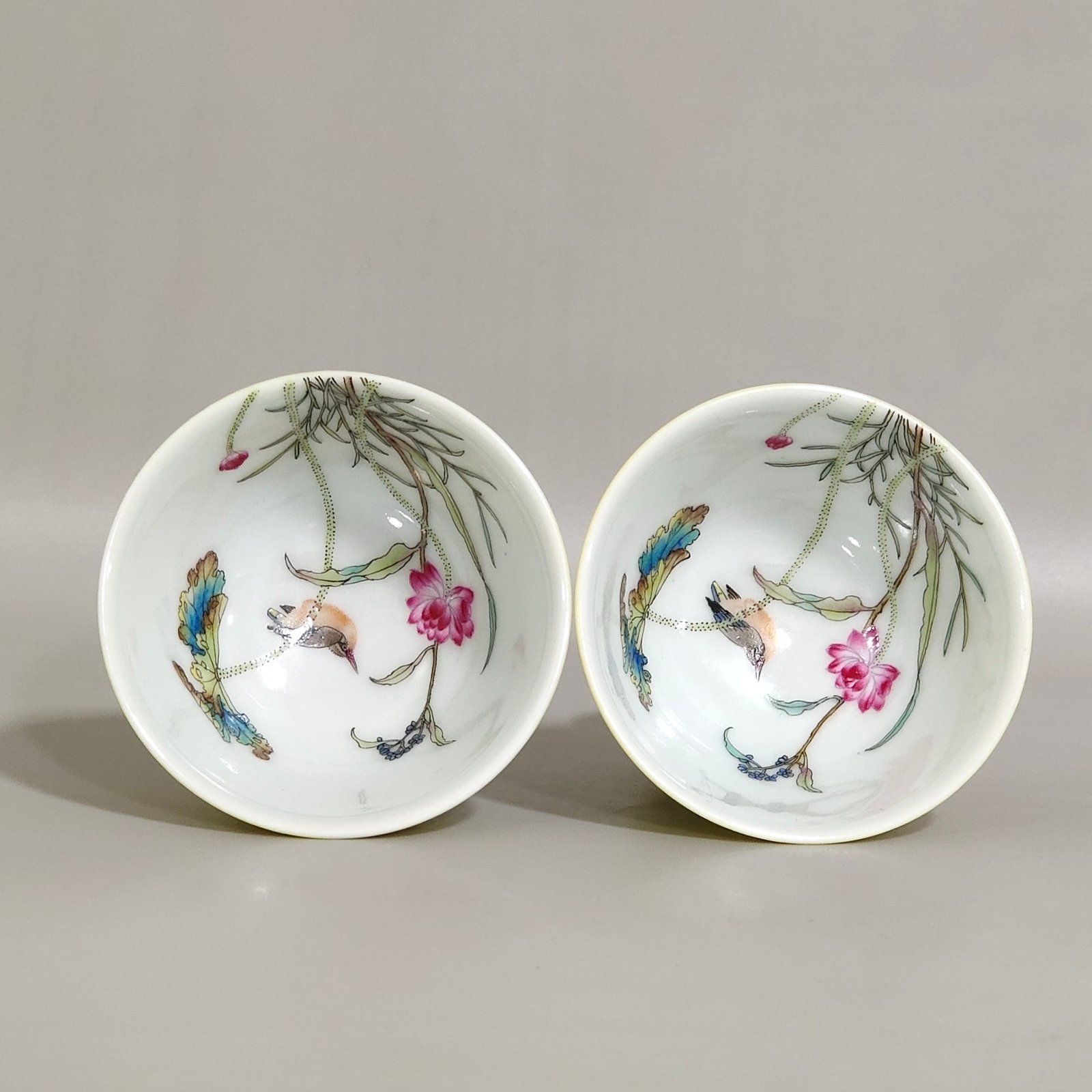 Qing Dynasty Yongzheng lemon yellow glaze goblet with lotus and kingfisher inside