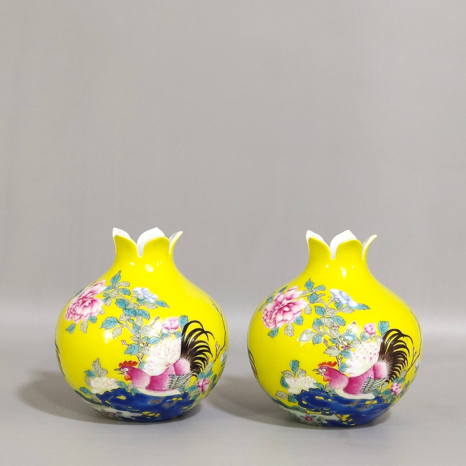 Qing Dynasty Yongzheng lemon yellow glaze pomegranate statue