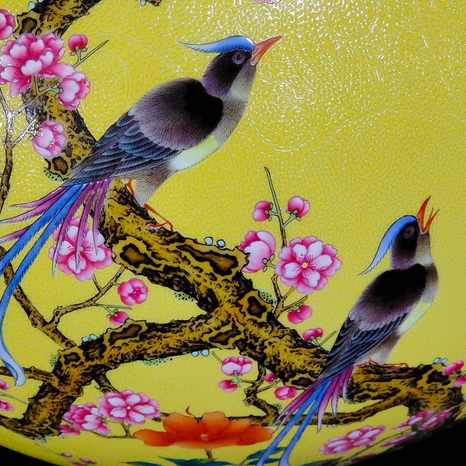 Qing Dynasty Yongzheng lemon yellow glazed flower and bird celestial sphere vase
