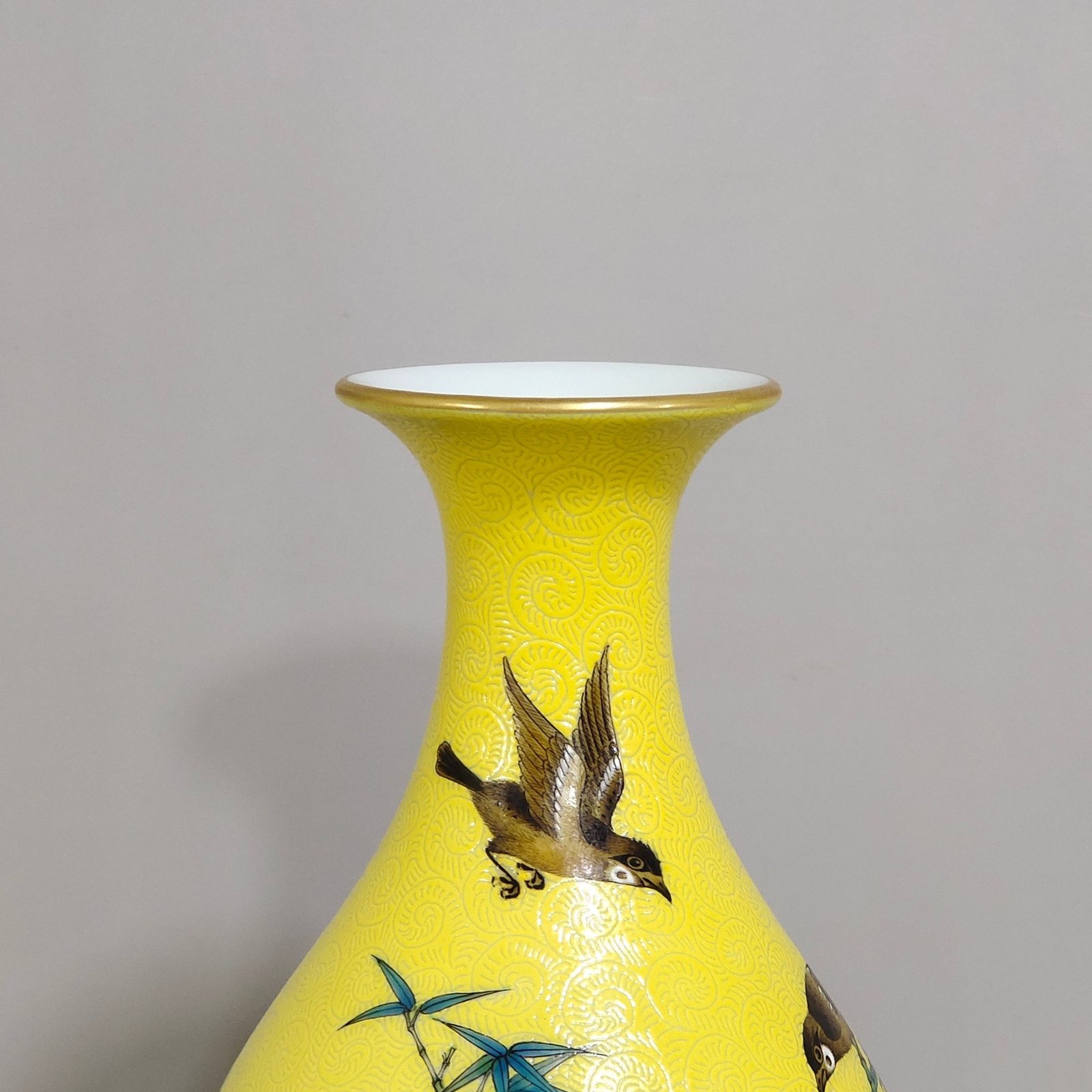 Qing Dynasty Yongzheng lemon yellow glazed flower and bird olive vase