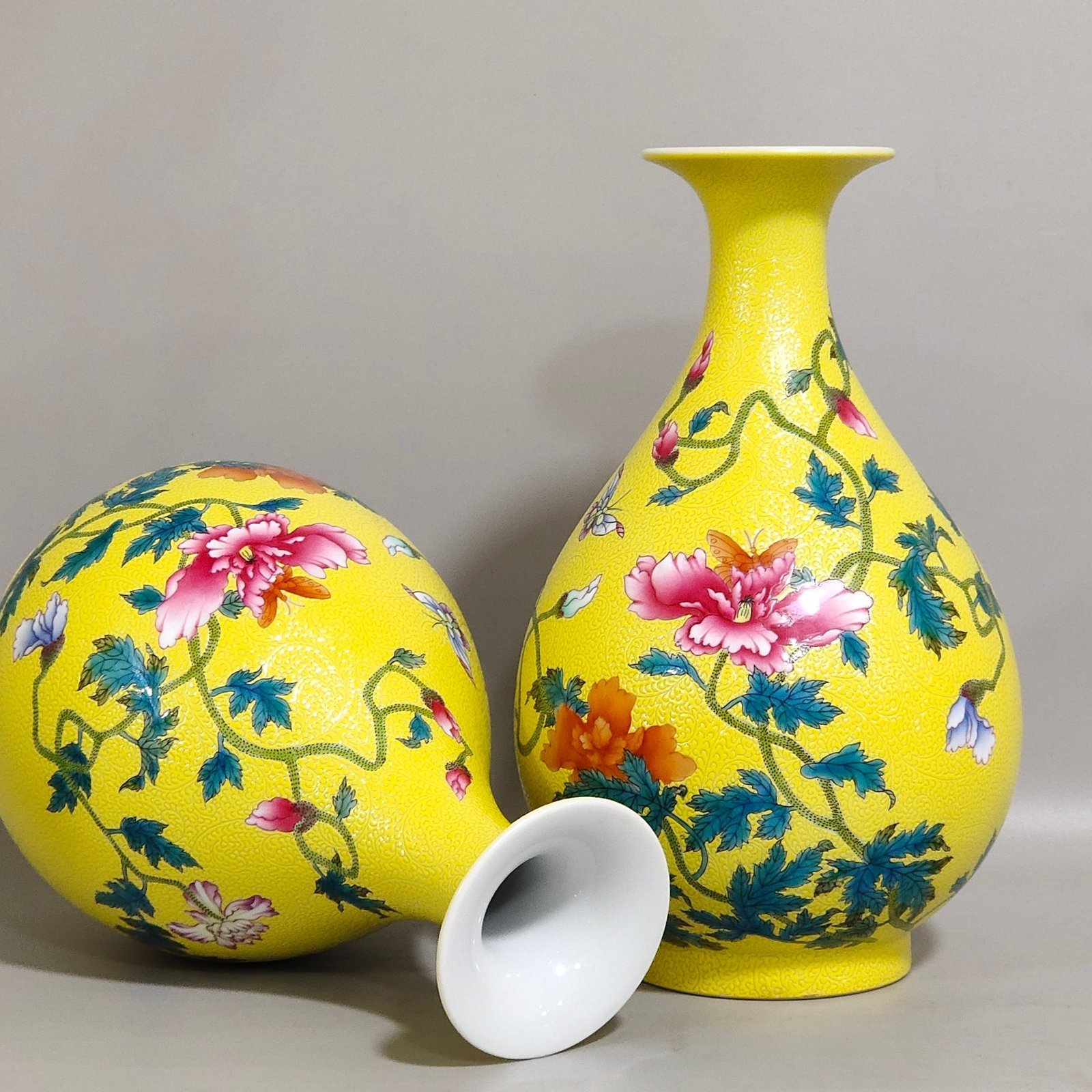 Qing Dynasty Yongzheng lemon yellow glazed poppy jade pot spring vase