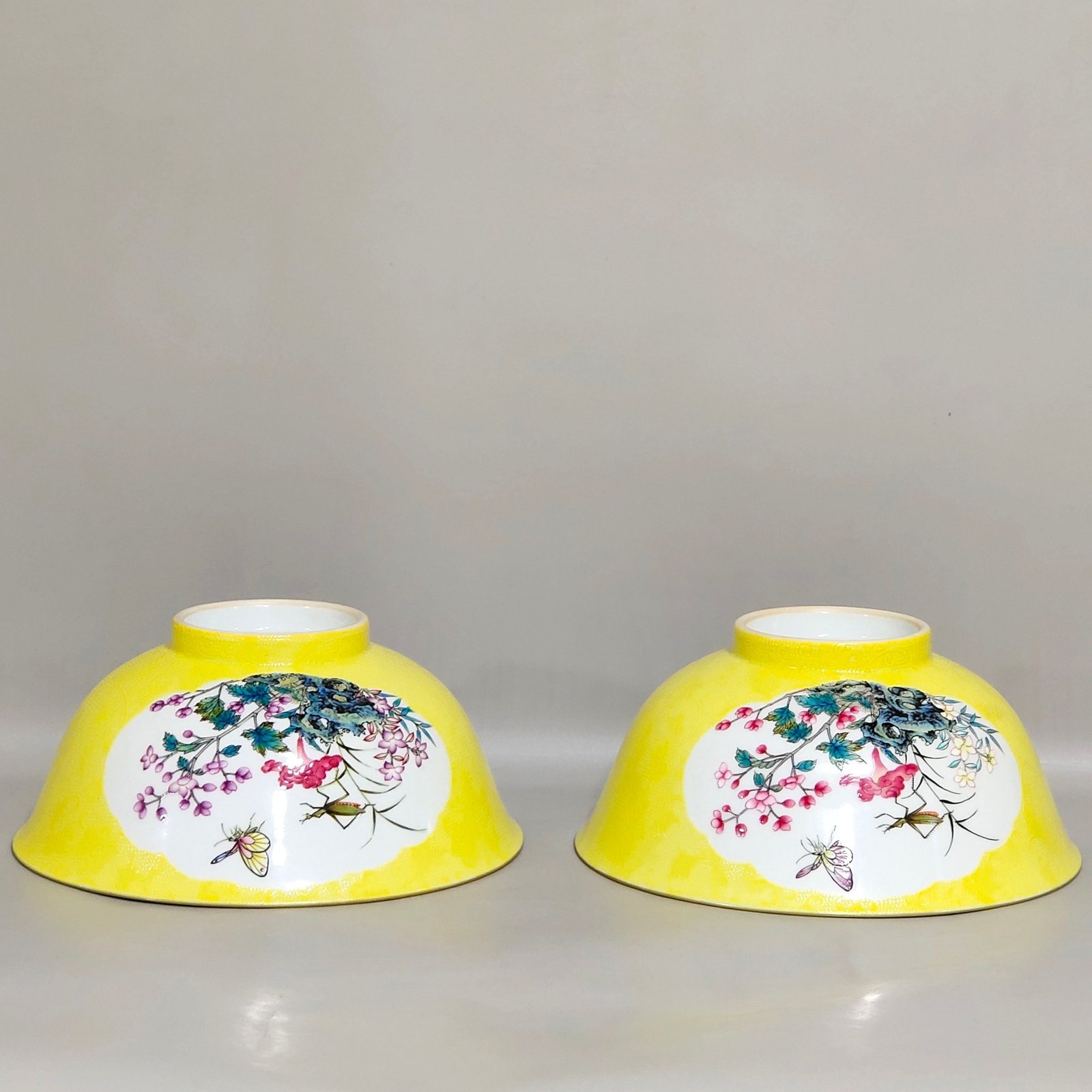 Qing Dynasty Yongzheng lemon yellow glaze grilled flower window flower insect bowl