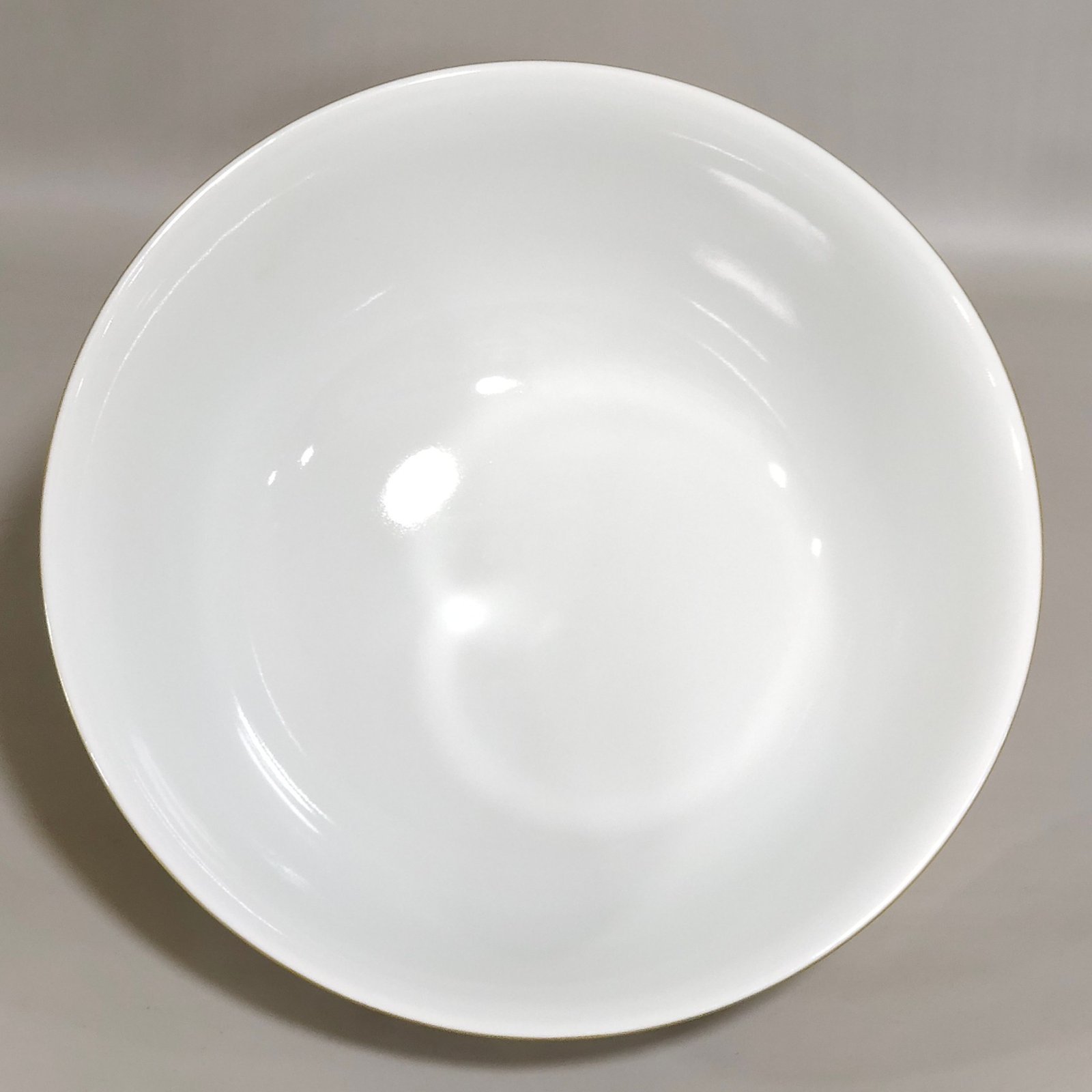 Qing Dynasty Yongzheng lemon yellow glaze grilled flower window flower insect bowl