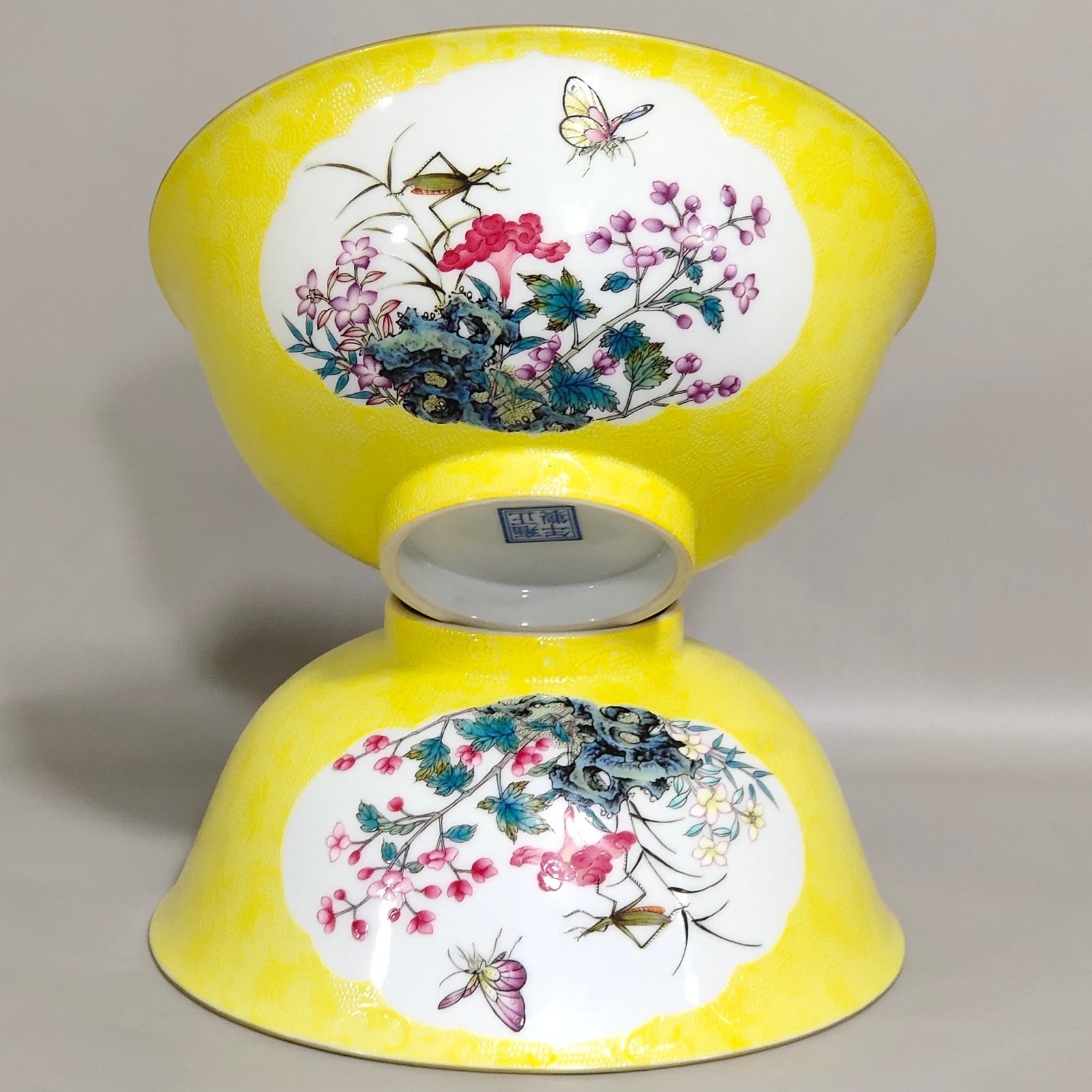 Qing Dynasty Yongzheng lemon yellow glaze grilled flower window flower insect bowl