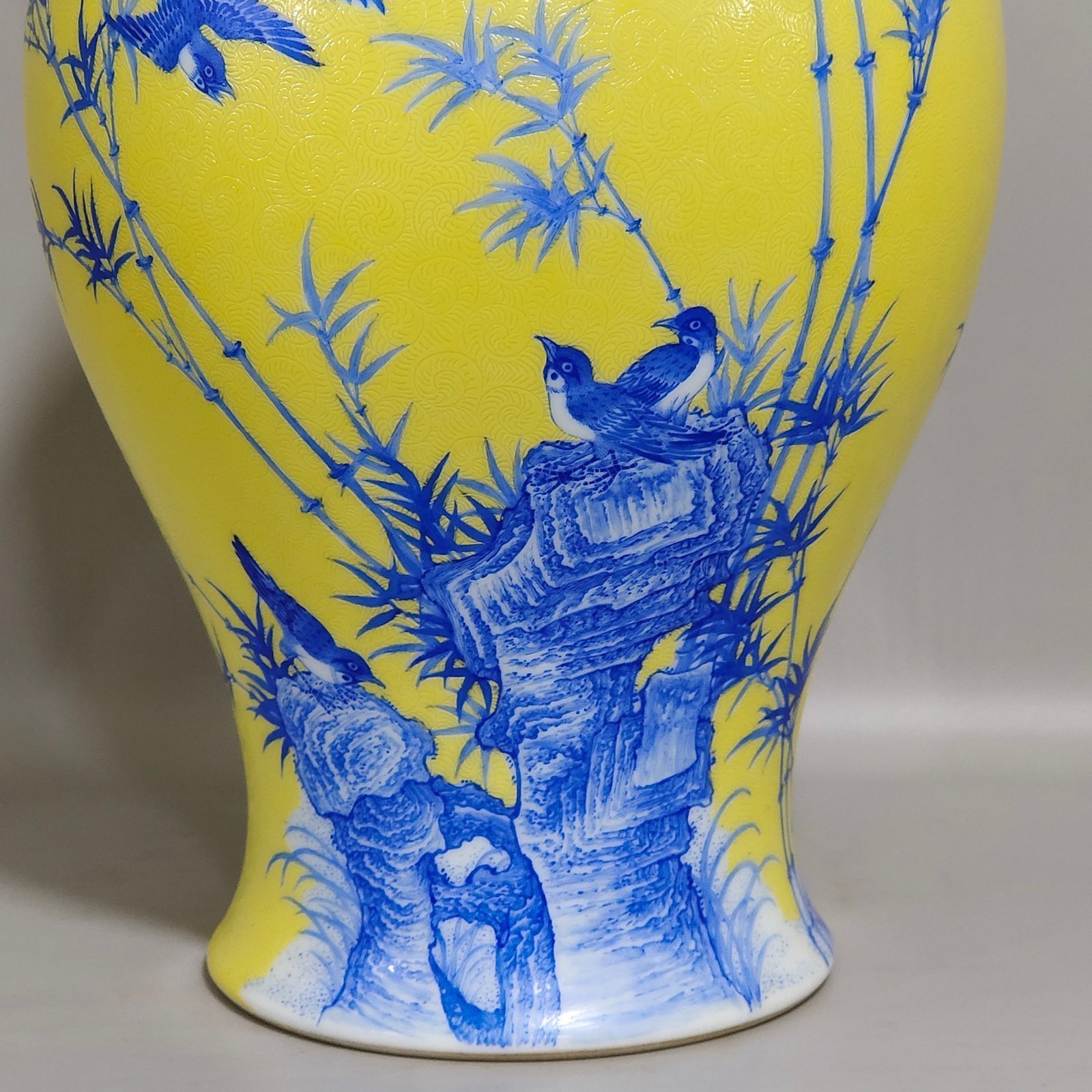 Qing Dynasty Yongzheng lemon yellow glaze peeled blue material green bamboo sparrow poem olive vase