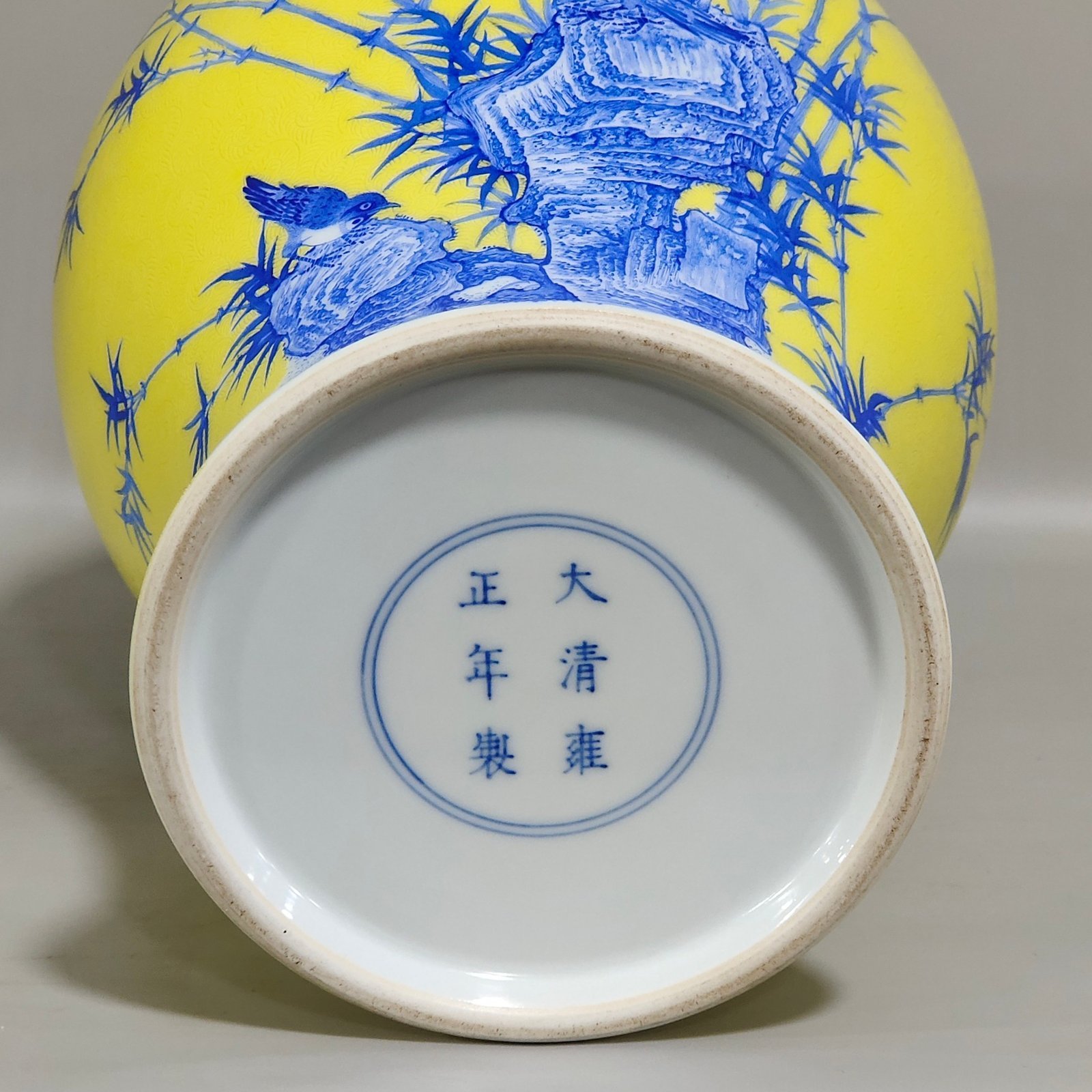 Qing Dynasty Yongzheng lemon yellow glaze peeled blue material green bamboo sparrow poem olive vase