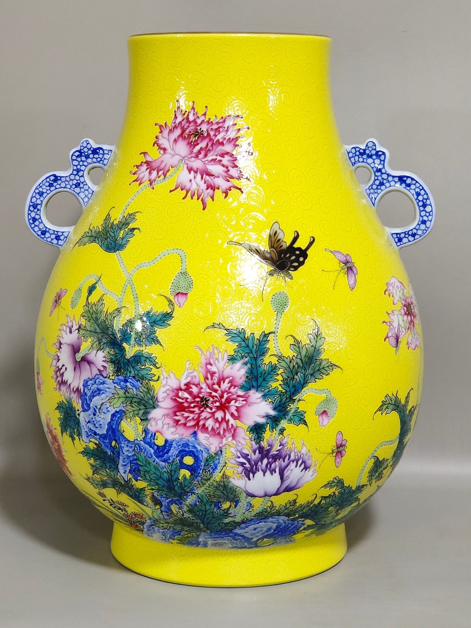 Qing Dynasty Yongzheng lemon yellow glaze poppy poppy Buddha barrel statue