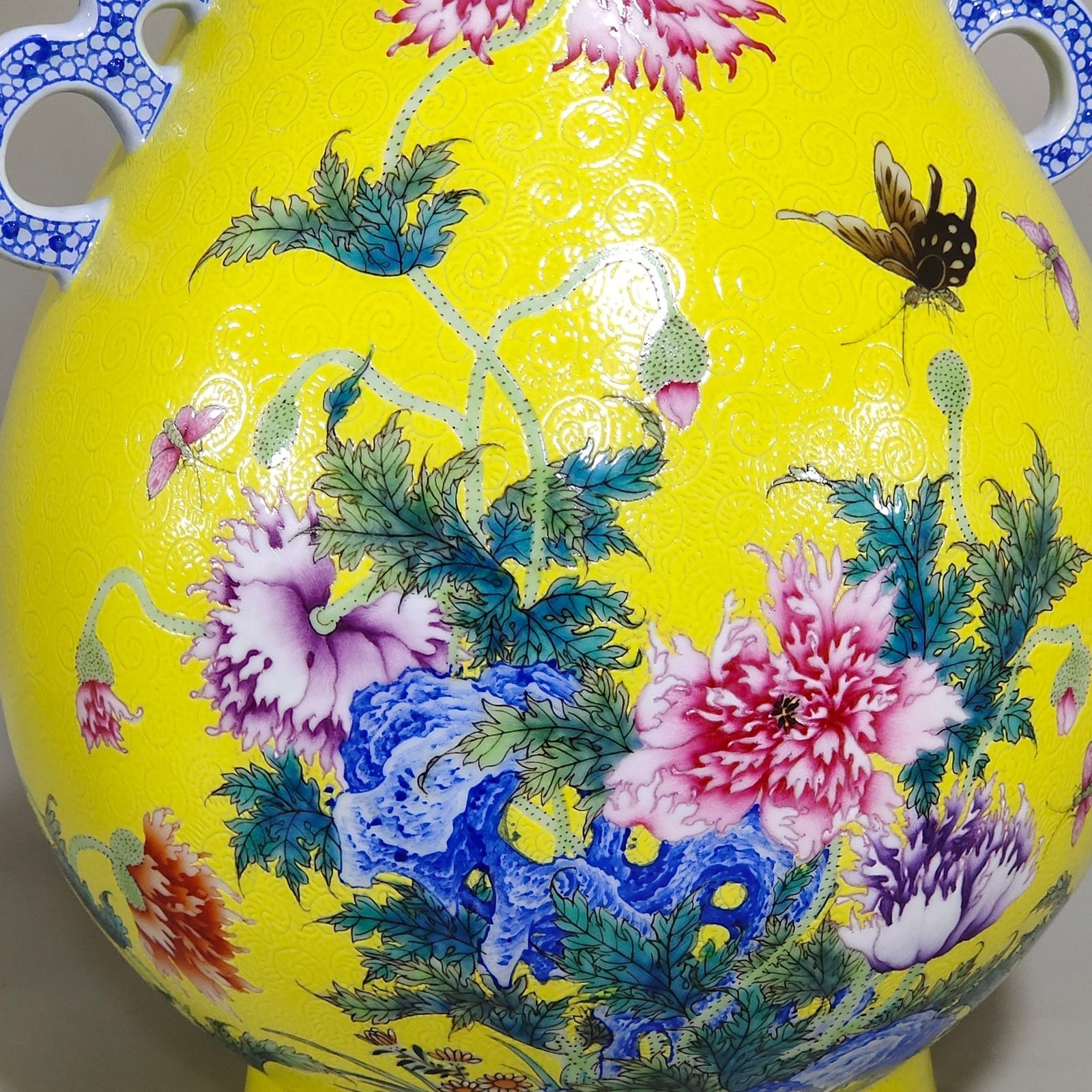 Qing Dynasty Yongzheng lemon yellow glaze poppy poppy Buddha barrel statue