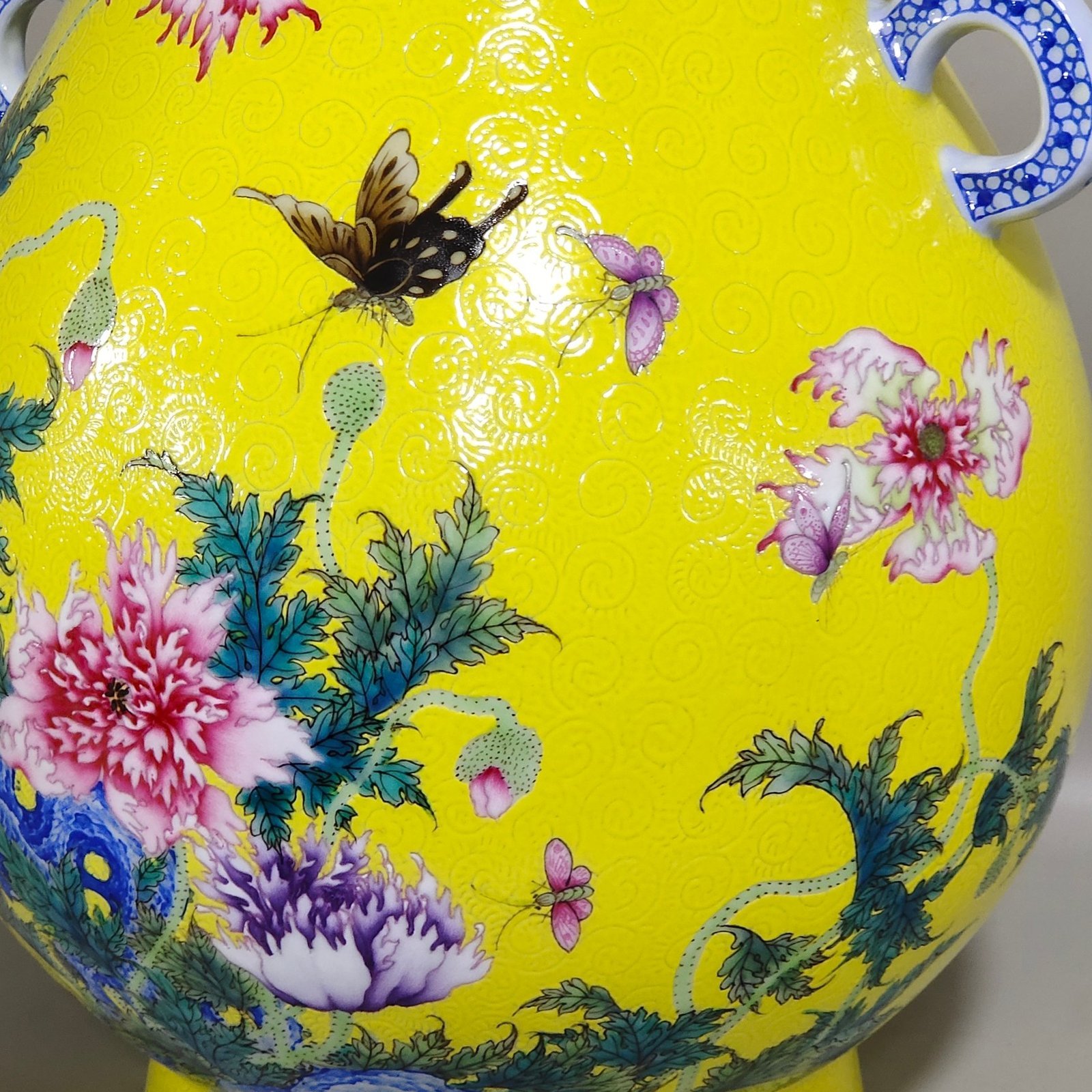 Qing Dynasty Yongzheng lemon yellow glaze poppy poppy Buddha barrel statue
