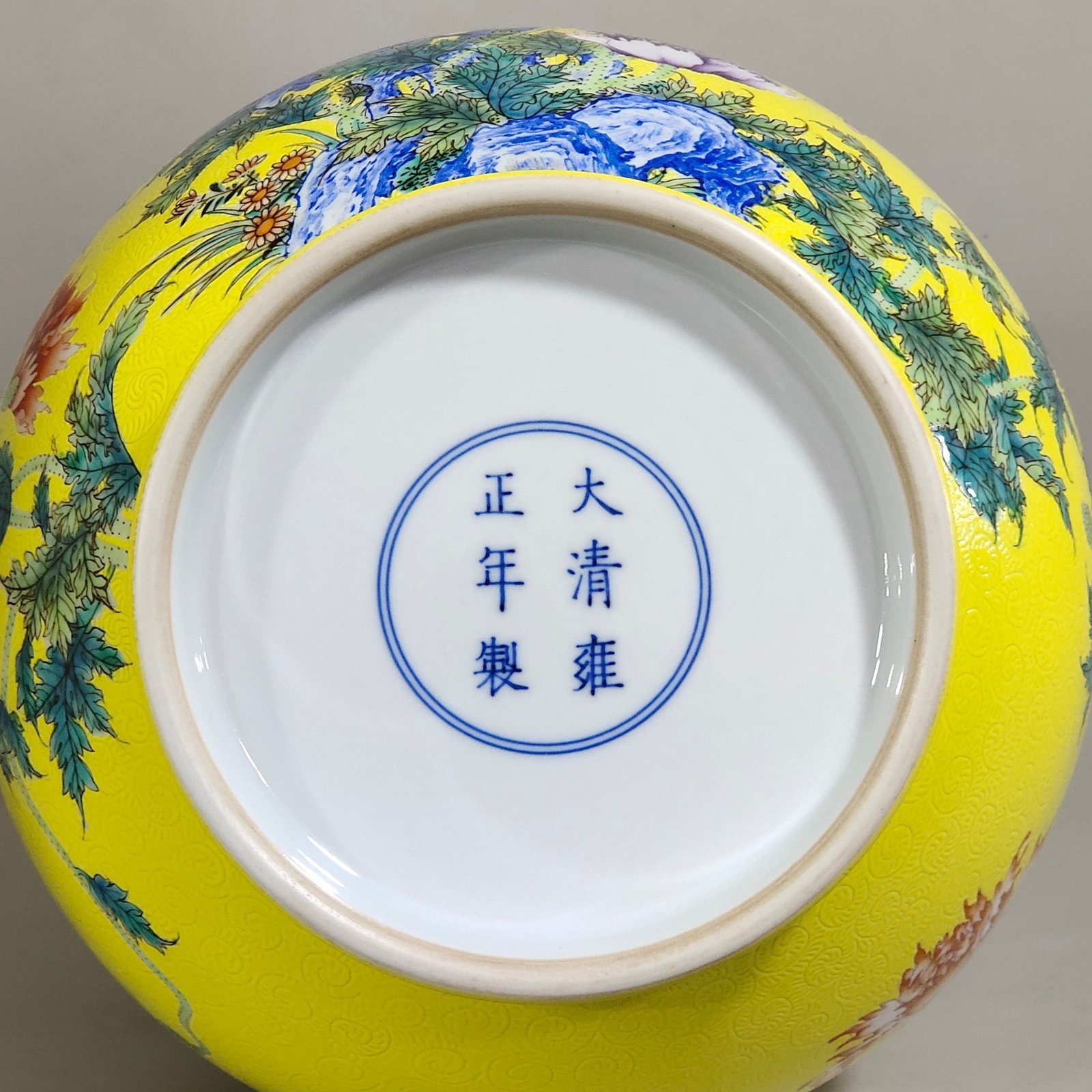 Qing Dynasty Yongzheng lemon yellow glaze poppy poppy Buddha barrel statue