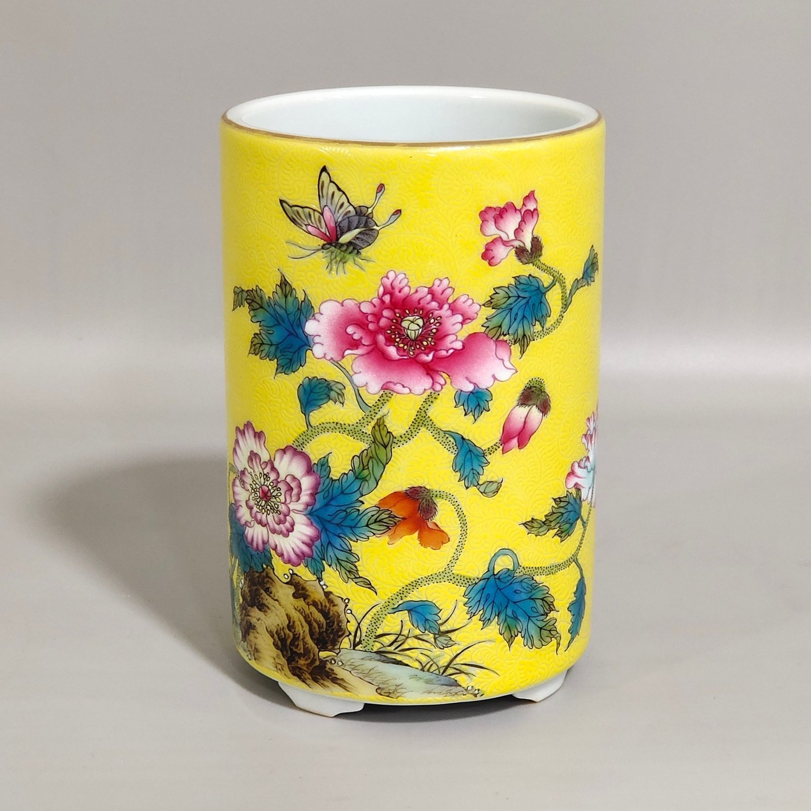 Qing Dynasty Yongzheng lemon yellow glaze poppy poppy poem pen holder