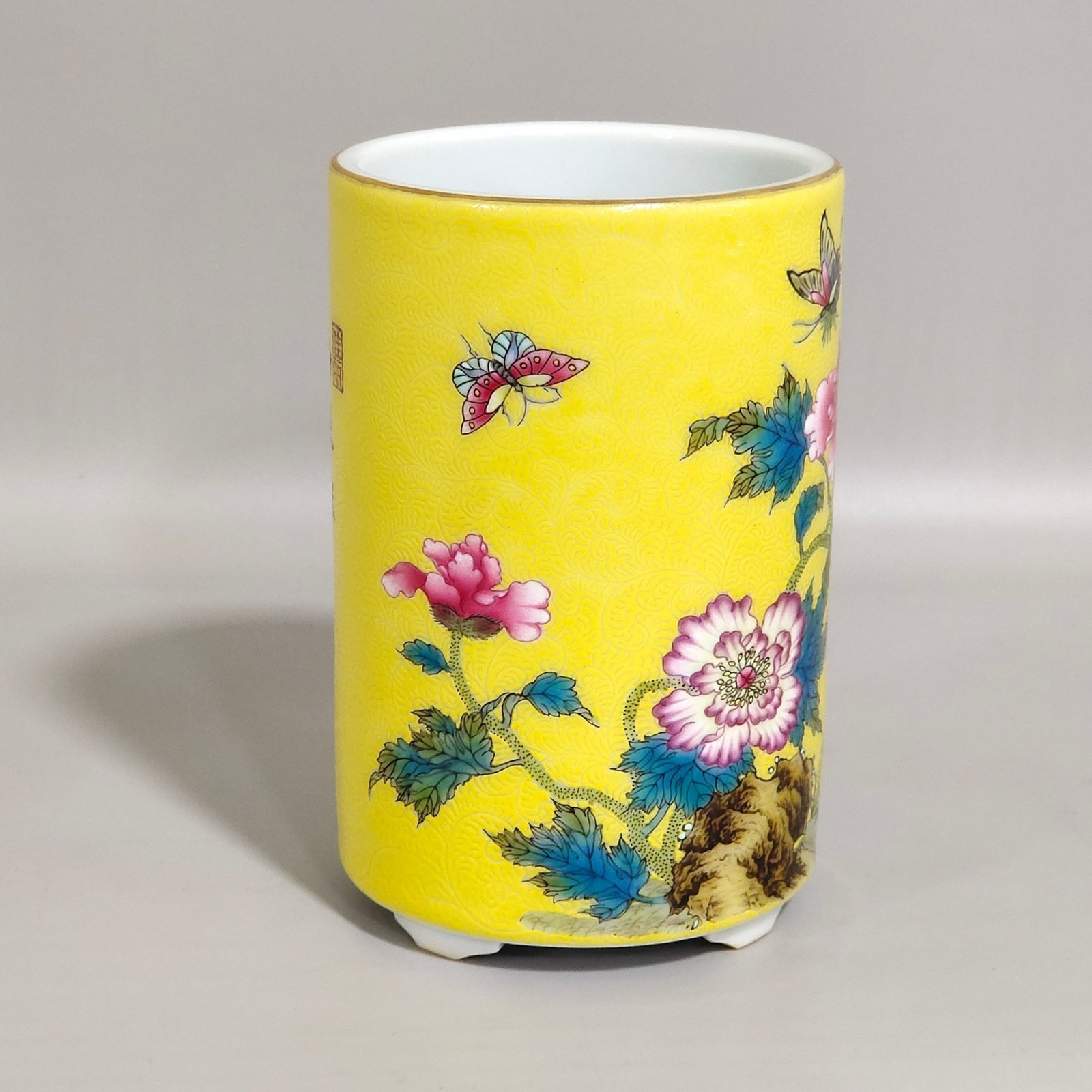 Qing Dynasty Yongzheng lemon yellow glaze poppy poppy poem pen holder