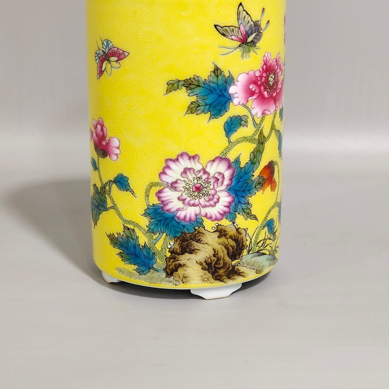 Qing Dynasty Yongzheng lemon yellow glaze poppy poppy poem pen holder