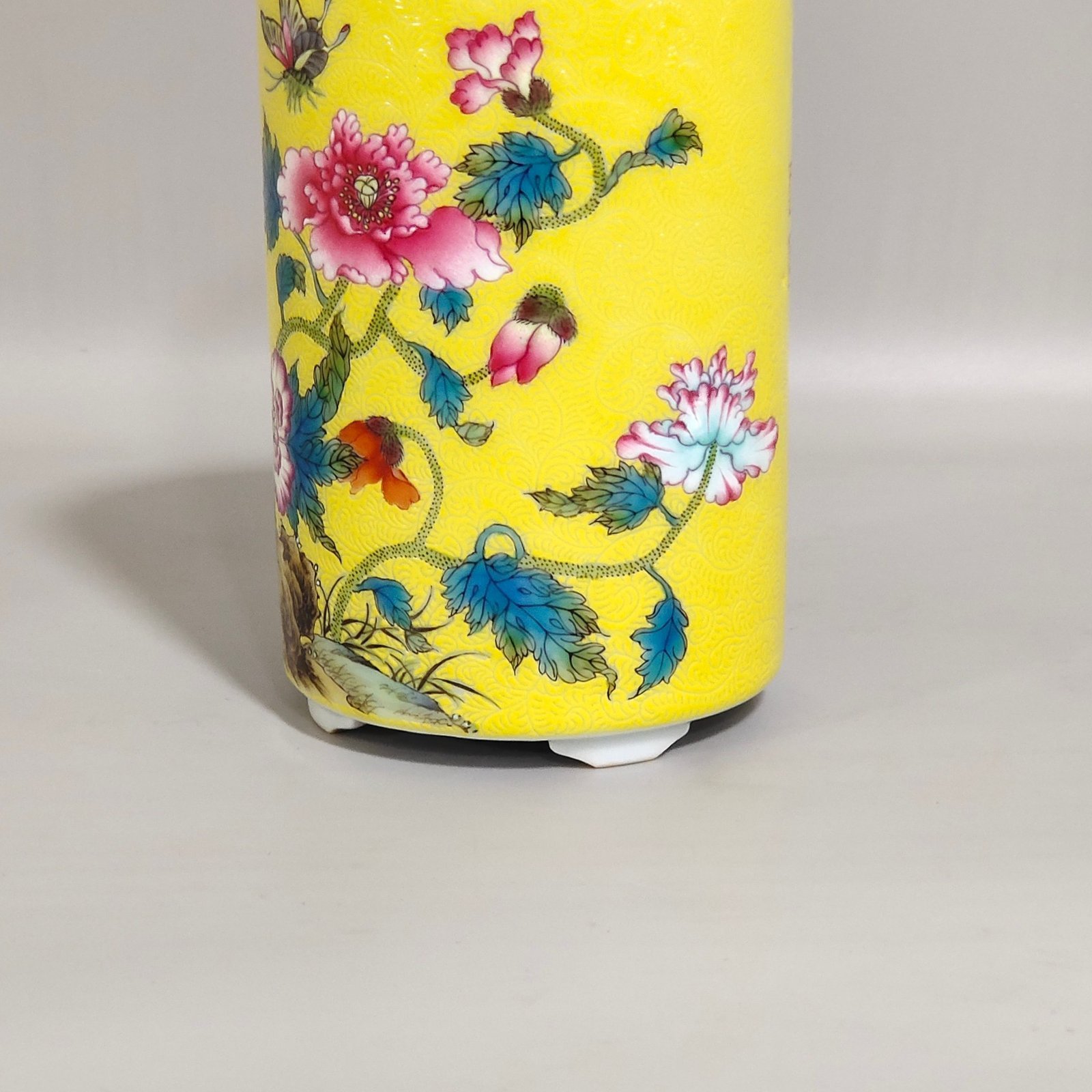Qing Dynasty Yongzheng lemon yellow glaze poppy poppy poem pen holder