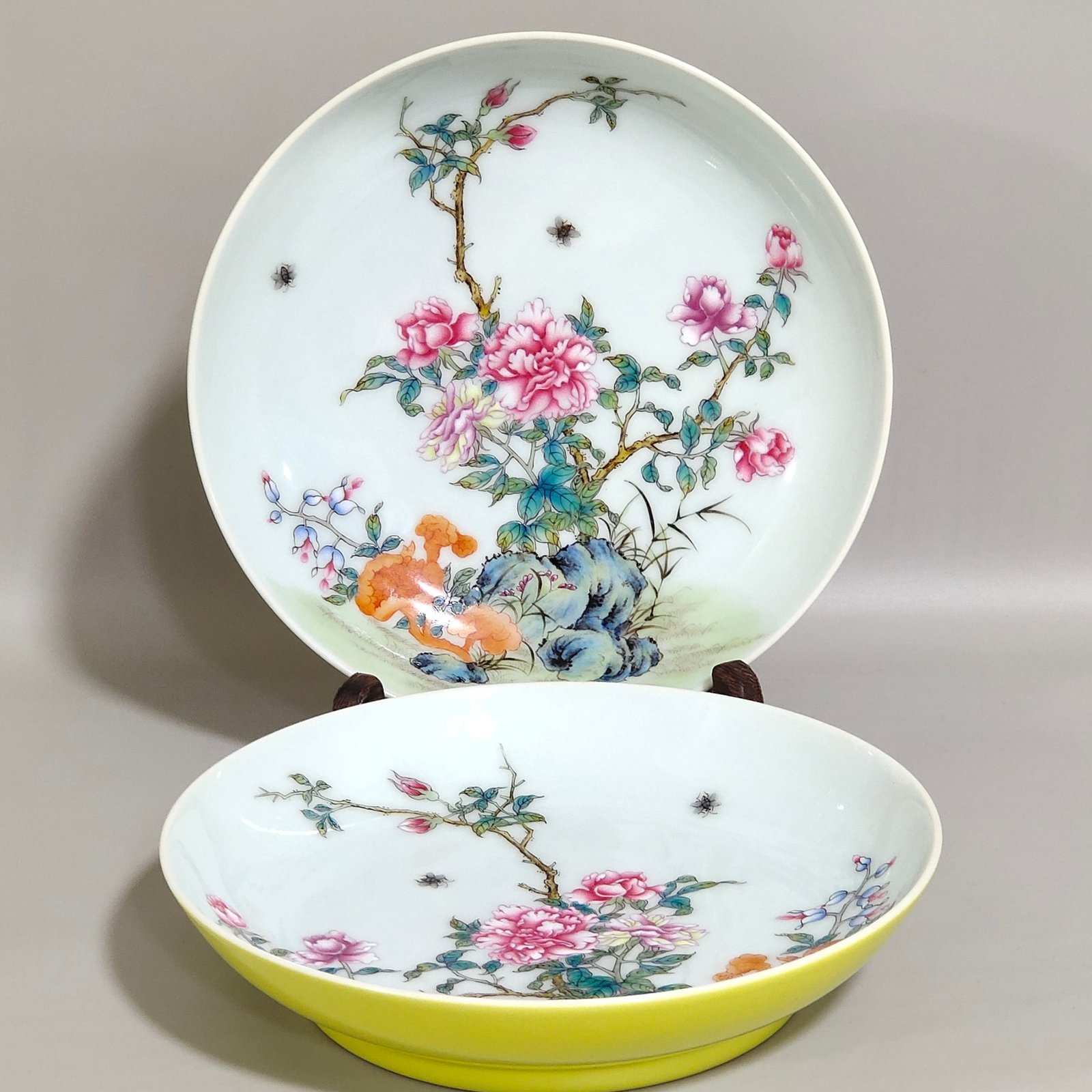 Qing Dynasty Yongzheng lemon yellow glaze flower plate